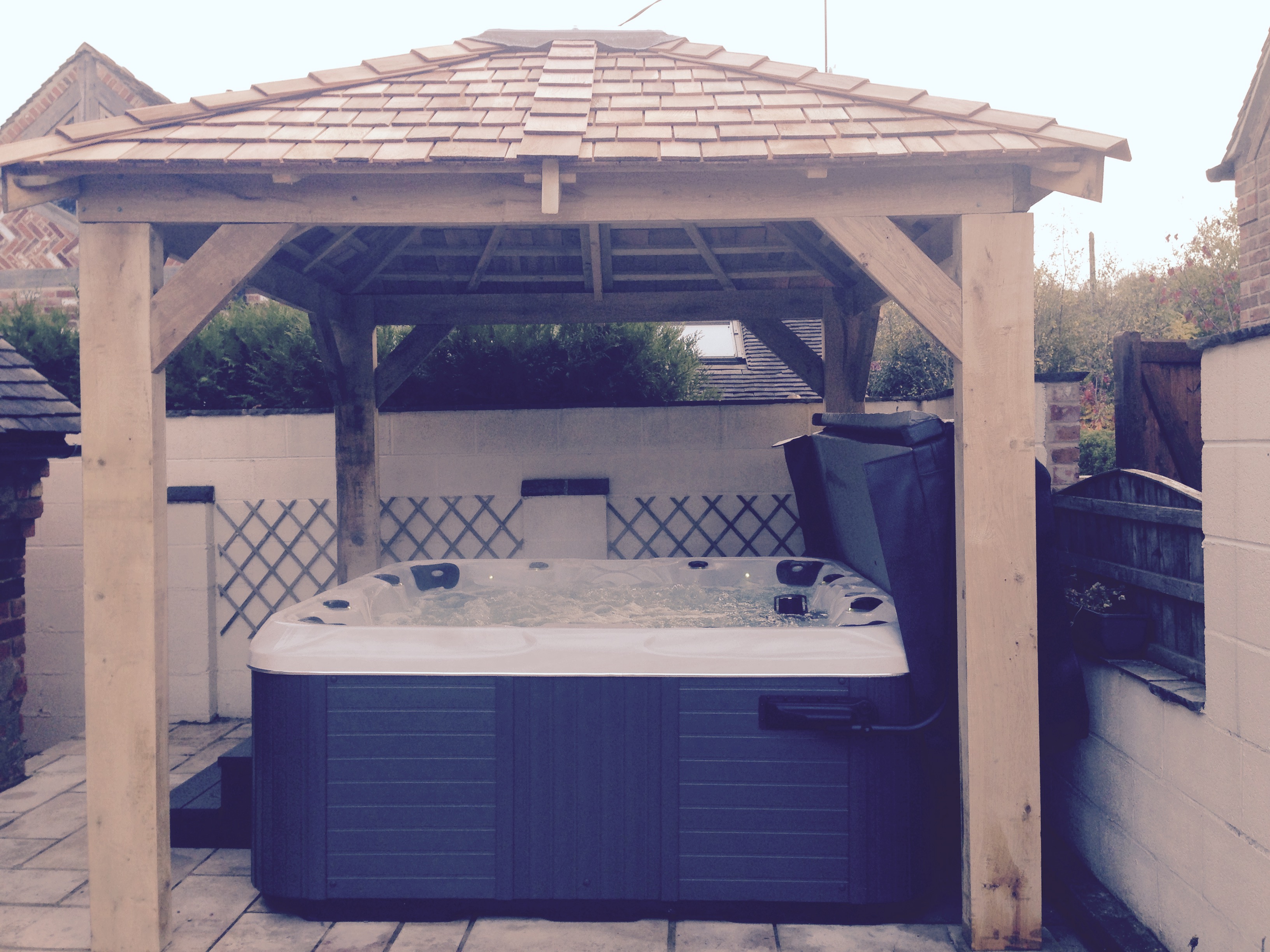 Contemporary Barn conversion with Hot Tub & field. Houses for Rent in
