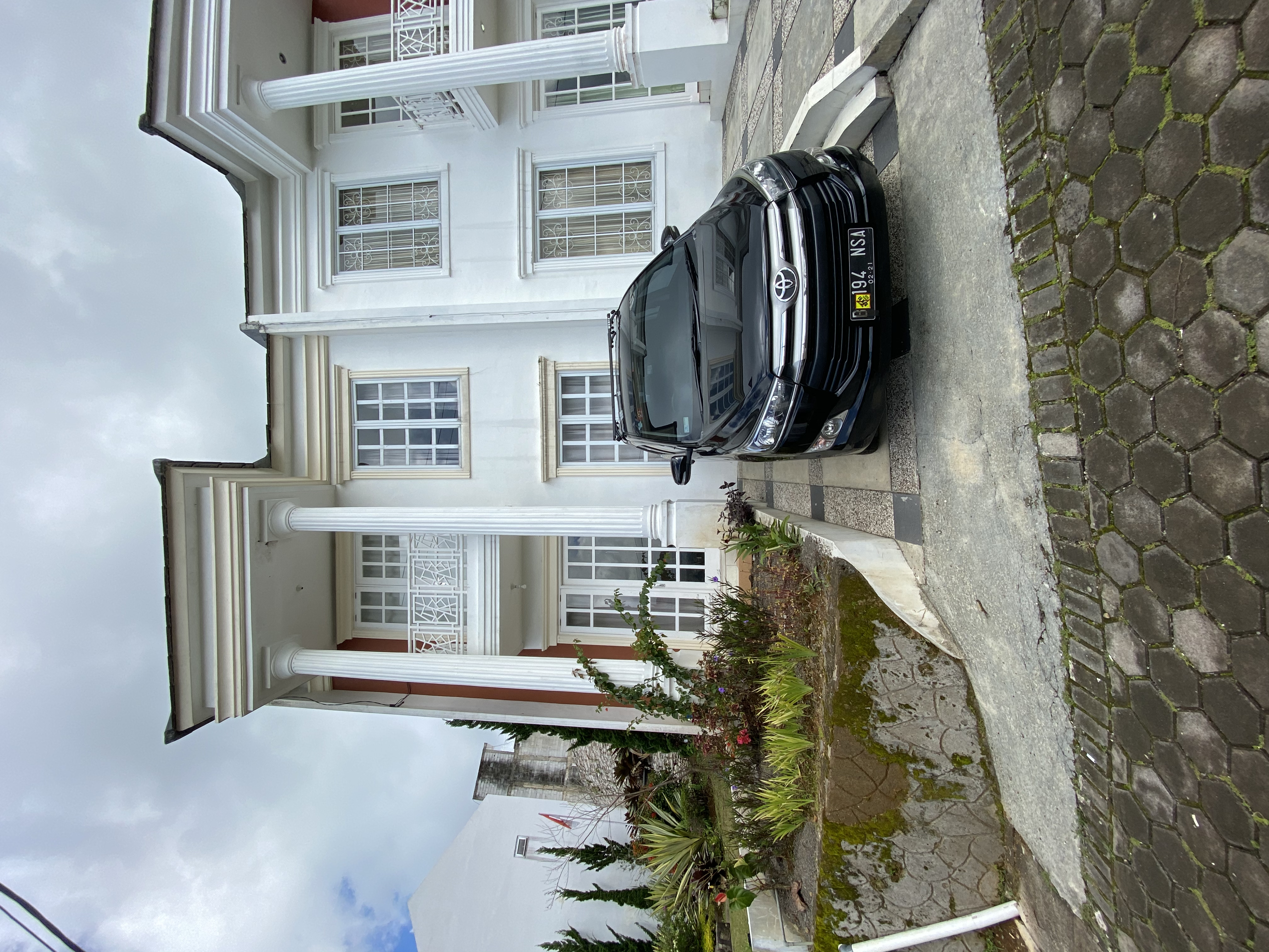 Villa Putih On Blessing Hills Cipanas Villas For Rent In Kecamatan Cipanas Jawa Barat Indonesia