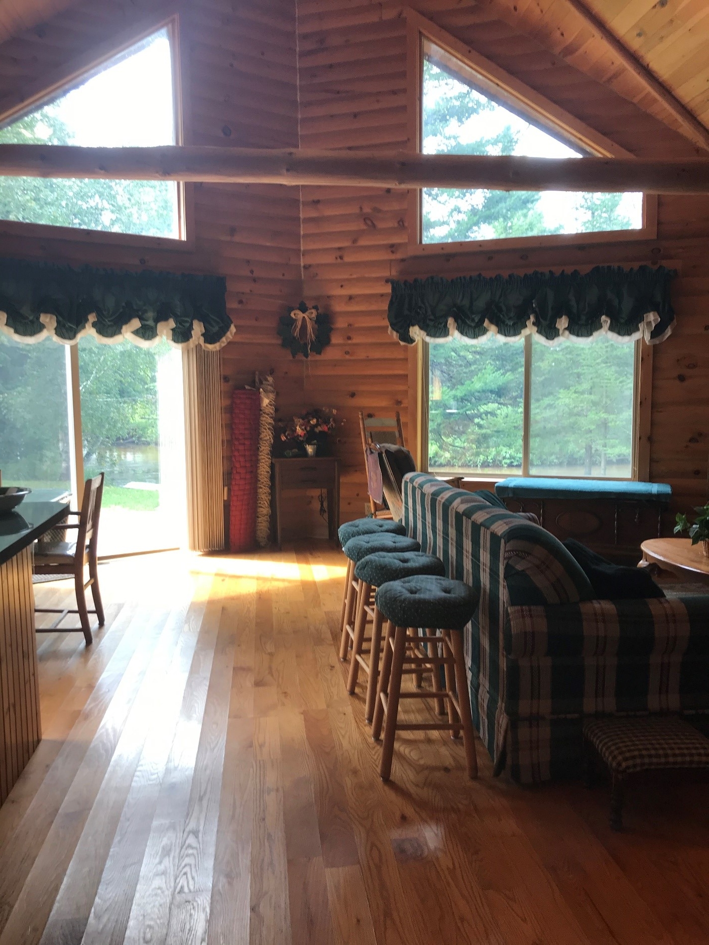 Log Cabin on the Sturgeon River Cabins for Rent in Indian River