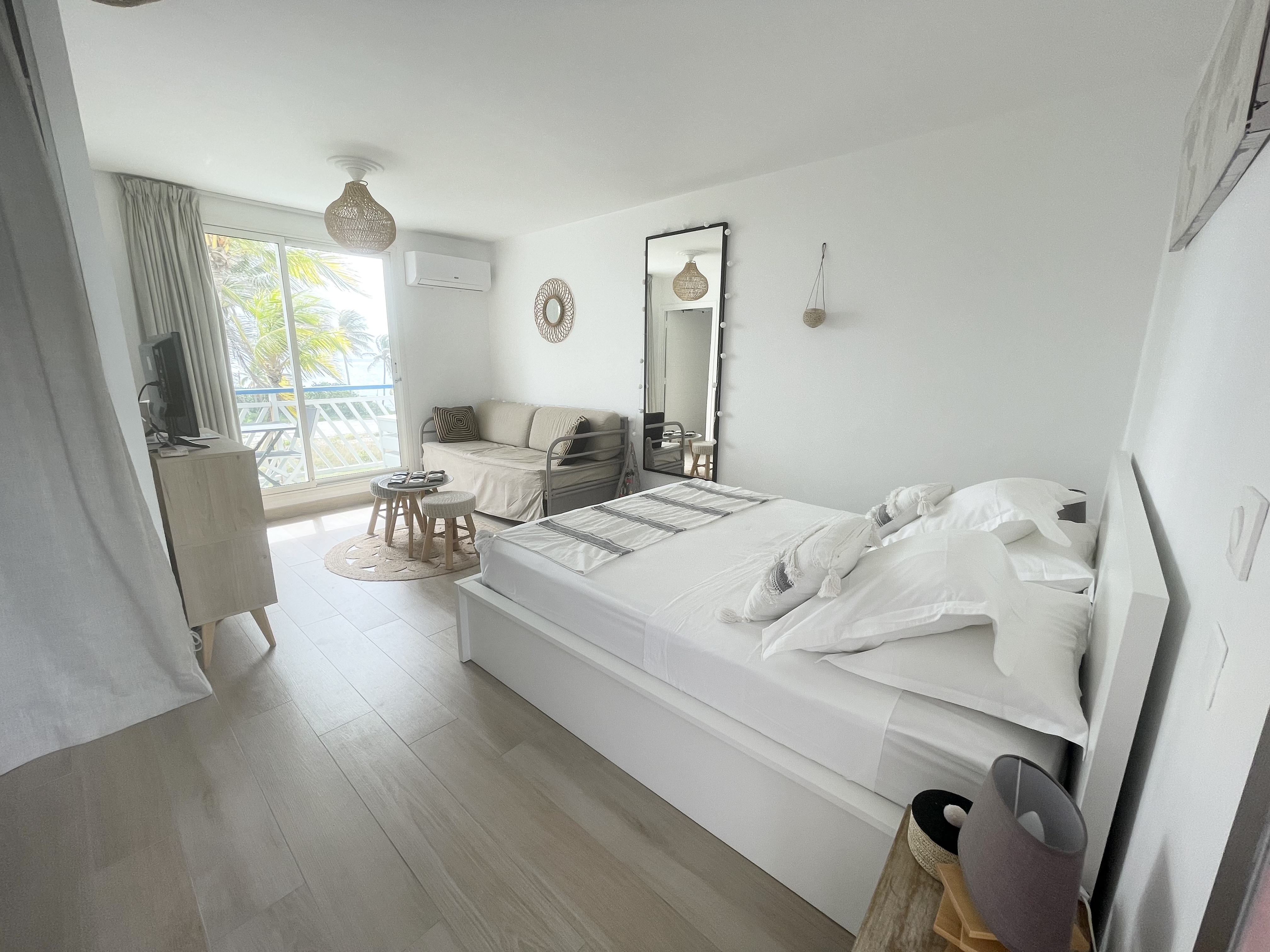 Studio Ti Baldi sea view equipped with a tank