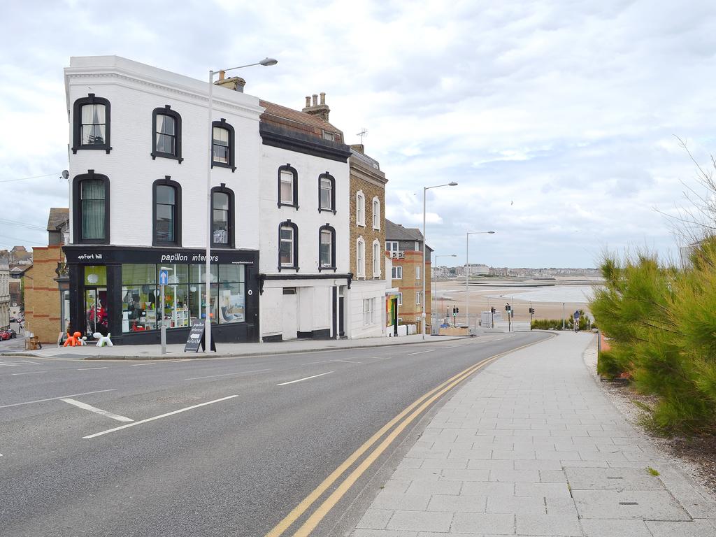 Seaside Flat in Kent - Fort Road, Margate