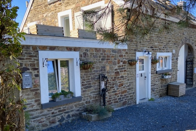 Private cottage- charm- garden- swimming pool - dog
