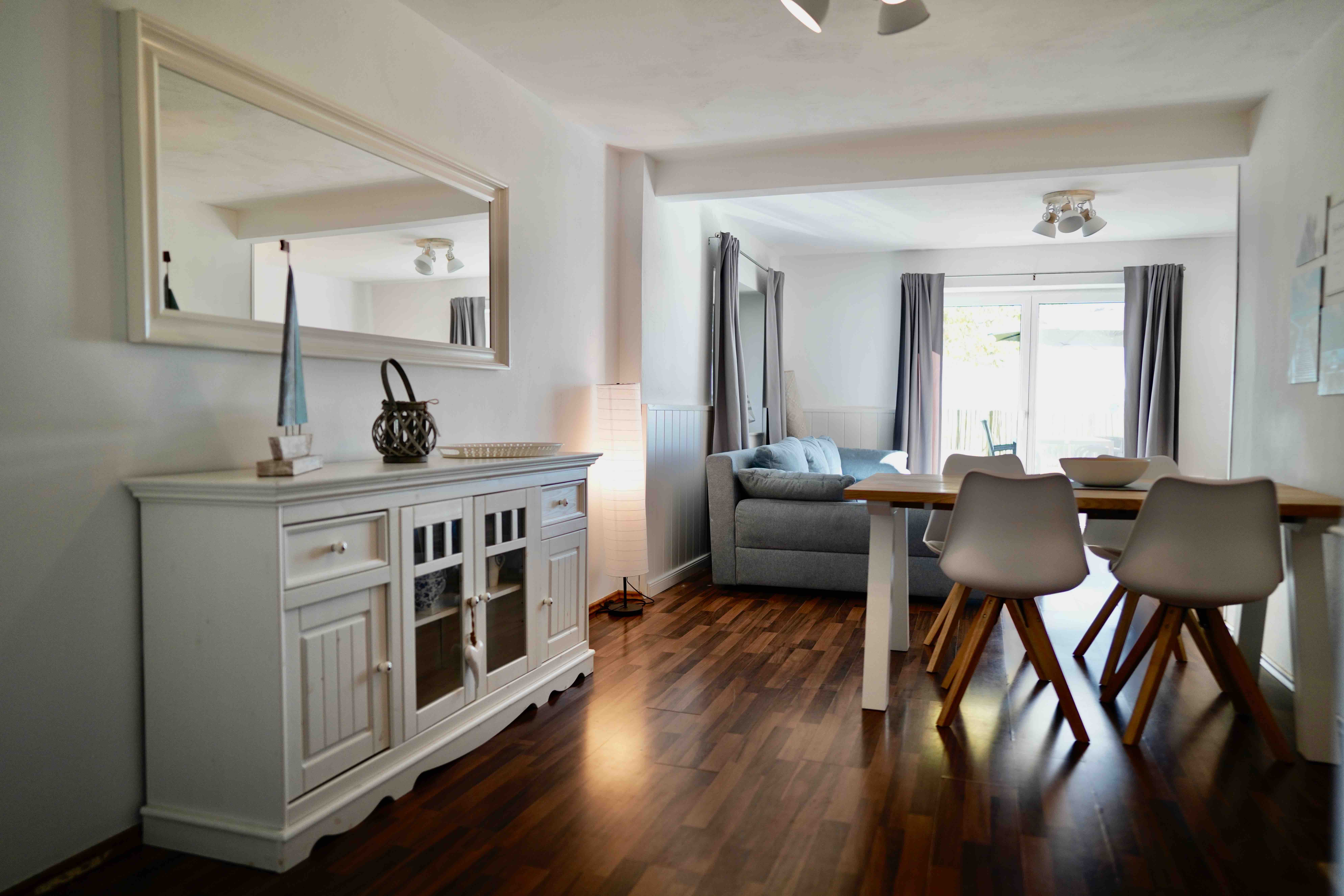 Apartment with garden