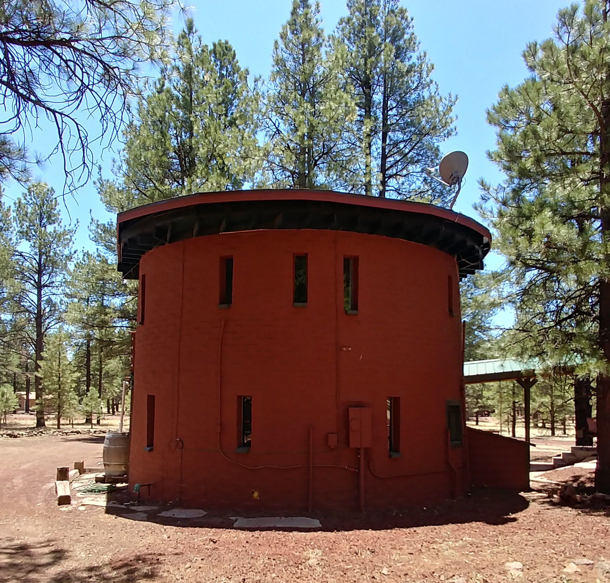 Williams Roundhouse cabin, on an acre in the Pines Cabins for Rent in
