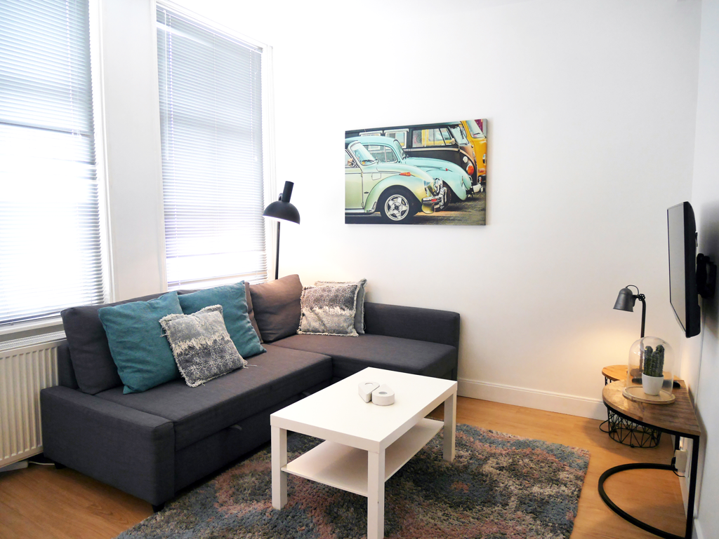 Stylish One Bedroom Apartment for 4 persons with bath close to Central Station — The Hague stay