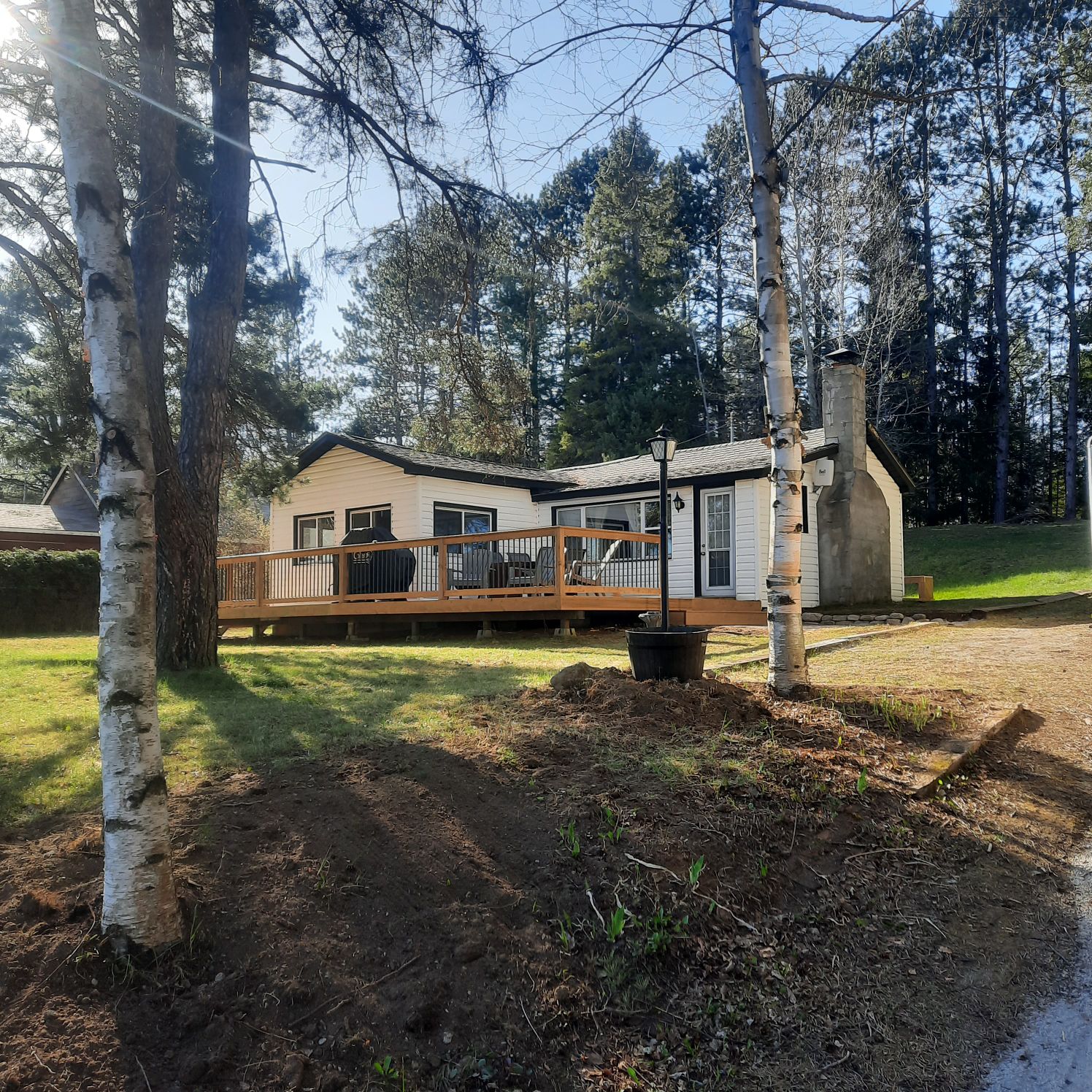 Family cottage with bunkie on Green Lake