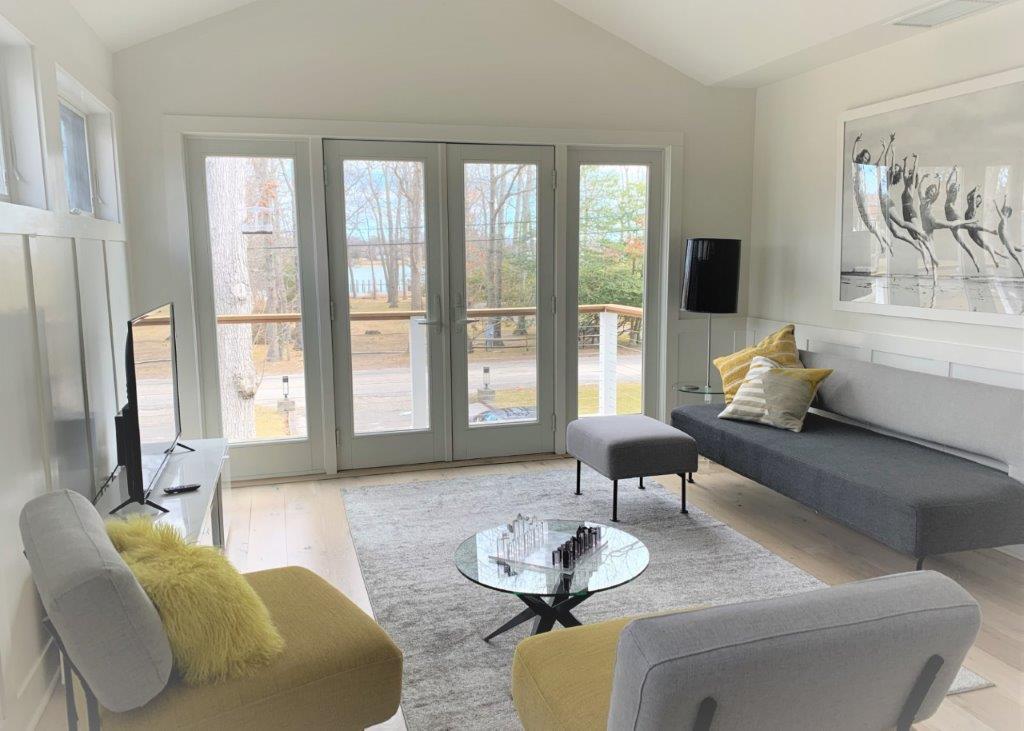 Modern Waterview Apartment in Silver Beach