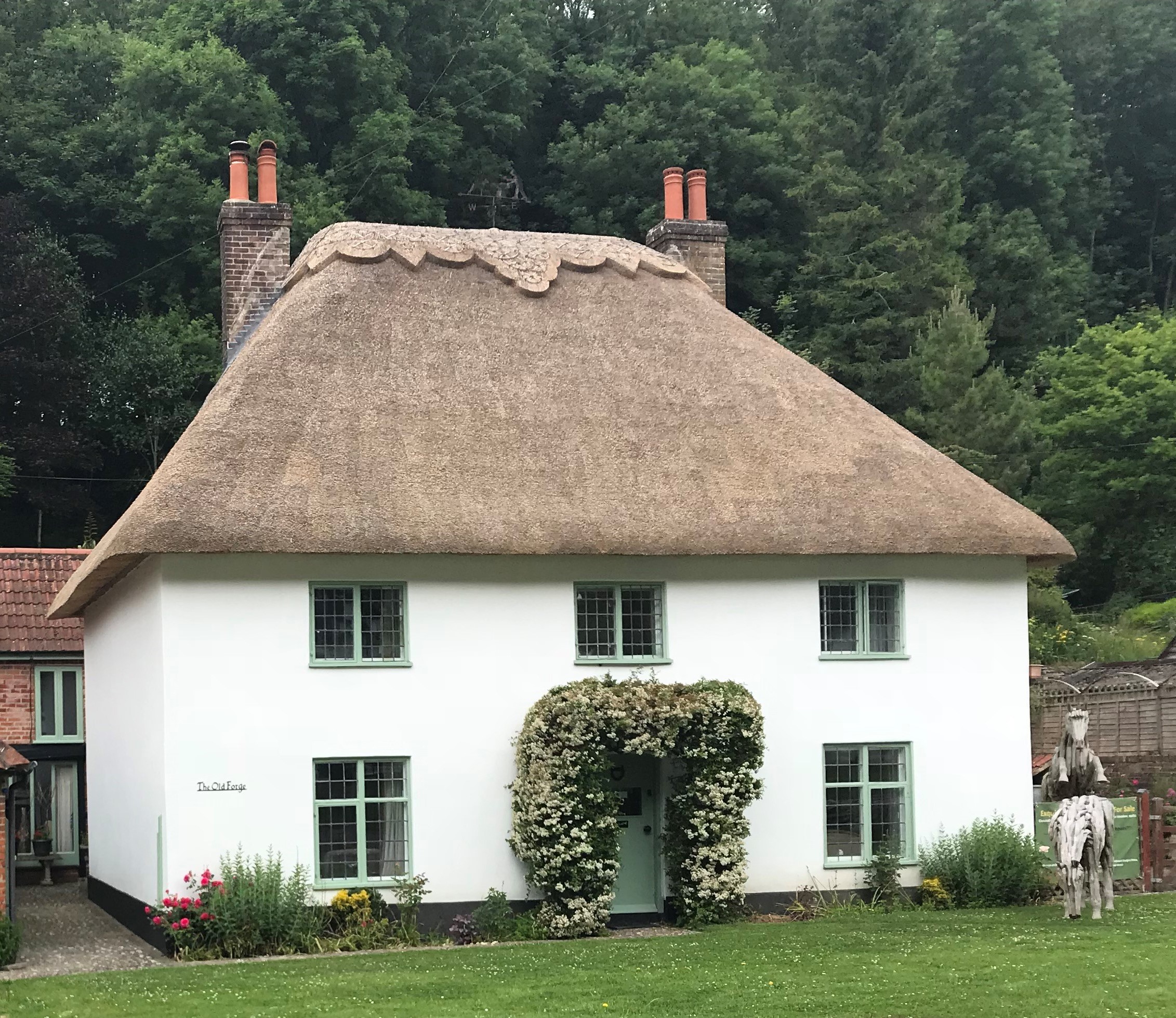 Large Thatched Grade 2 Cottage Cottages for Rent in Milton Abbas