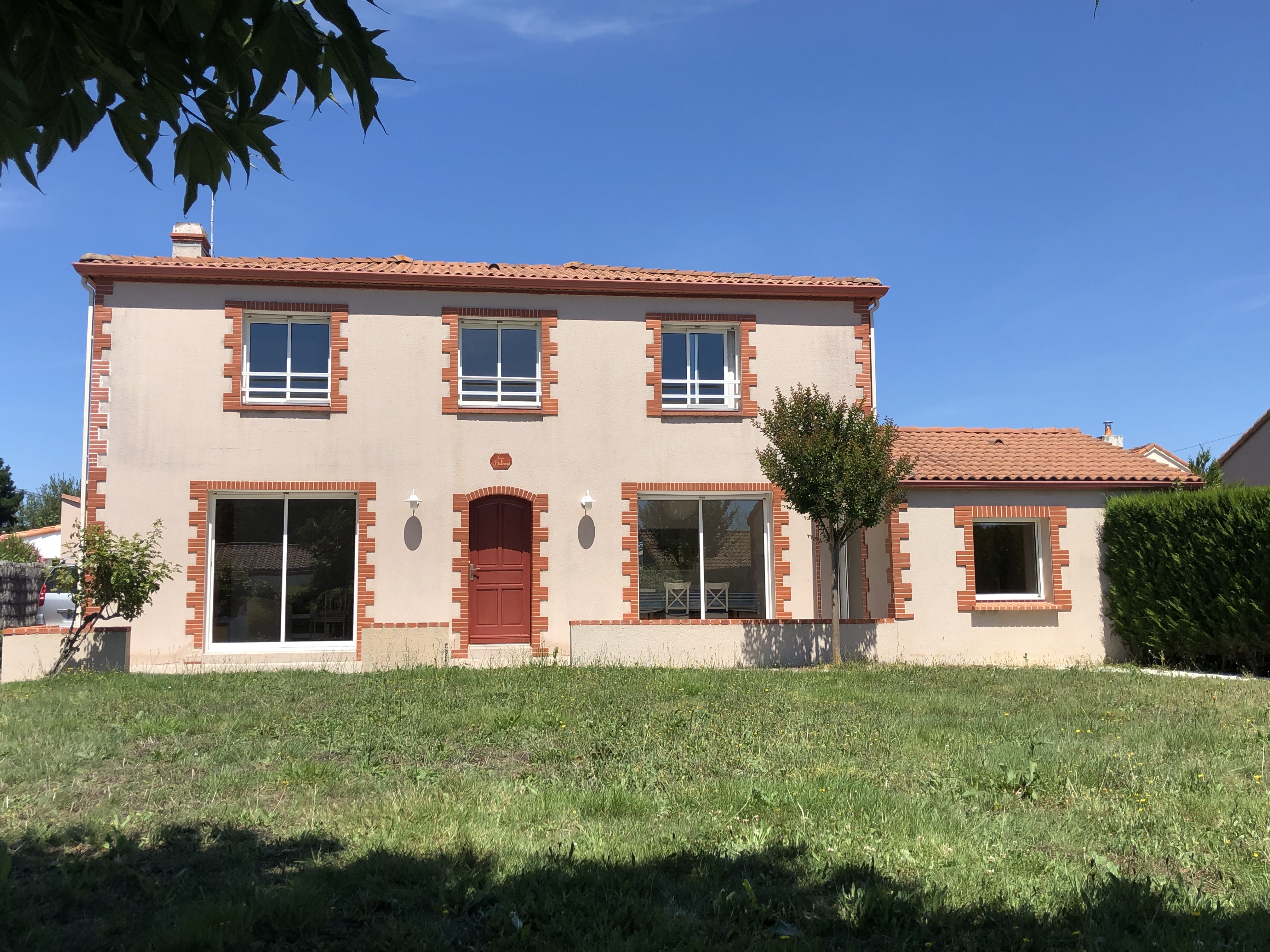 Spacious & bright beach & center walk home