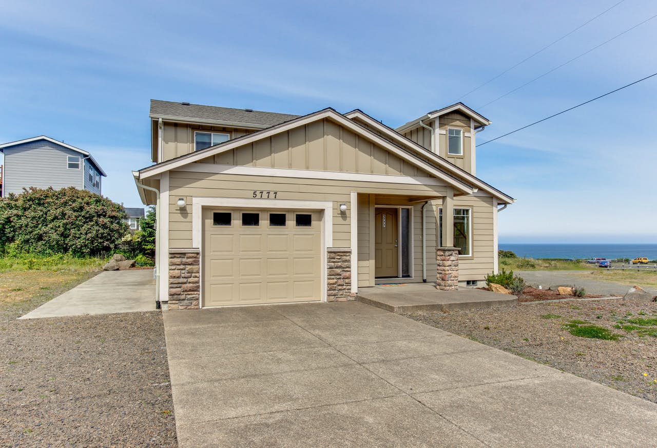 Beach Park Cozy, modern house w/ ocean views Houses for Rent in