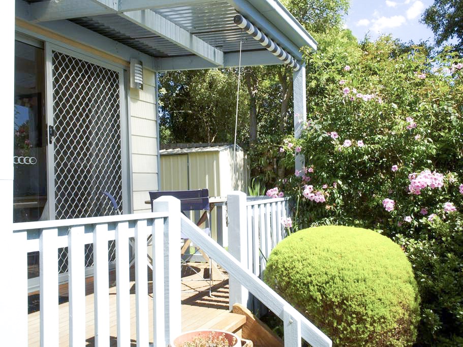 Private Comfortable bungalow for 2