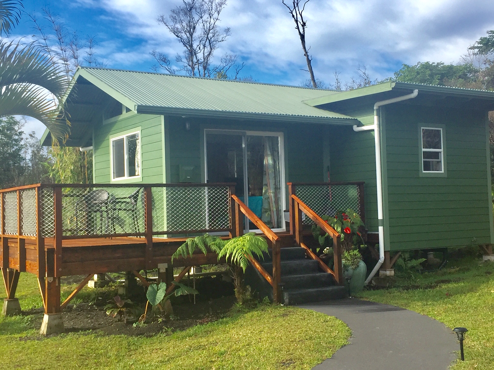 Puna Rainforest Retreat Hotspring Green Bamboo Houses for Rent in