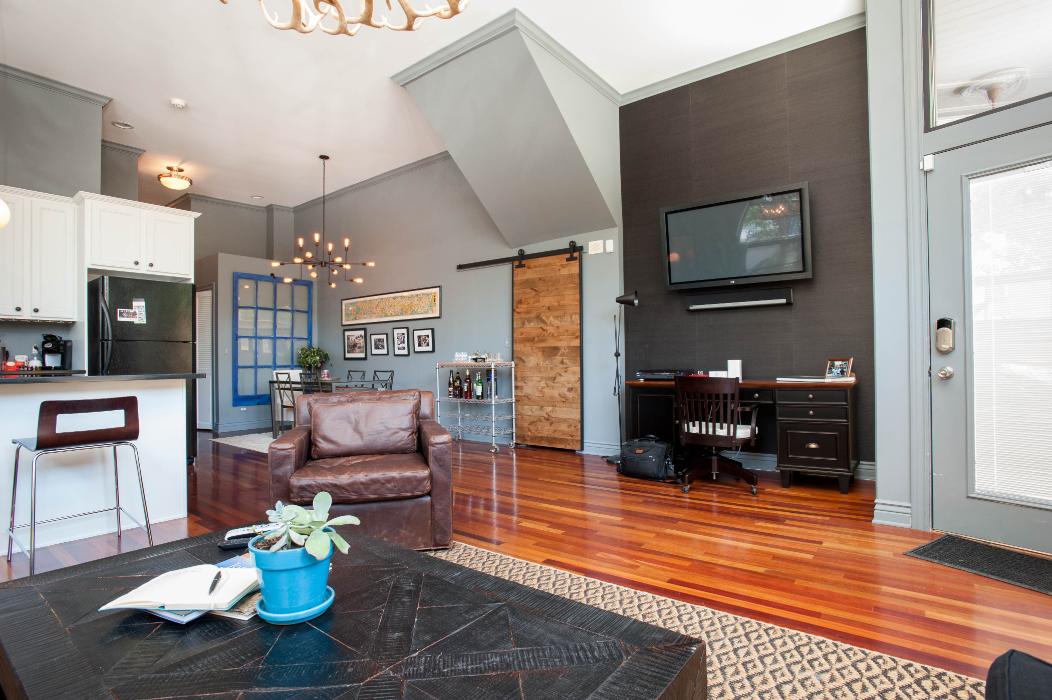 Whit's Place in Bucktown Condominiums for Rent in Chicago, Illinois