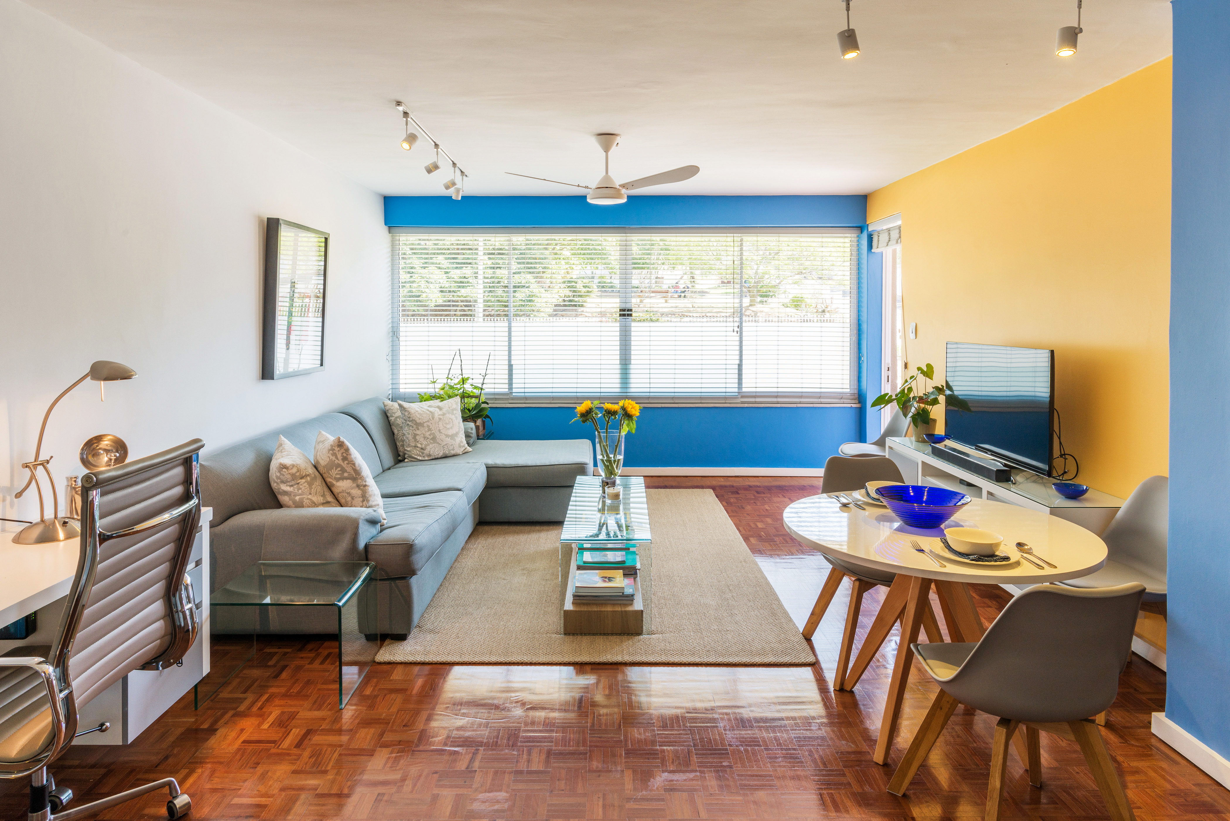 Walk to V&A, City, Stadium from Modern, Spacious Apartment.