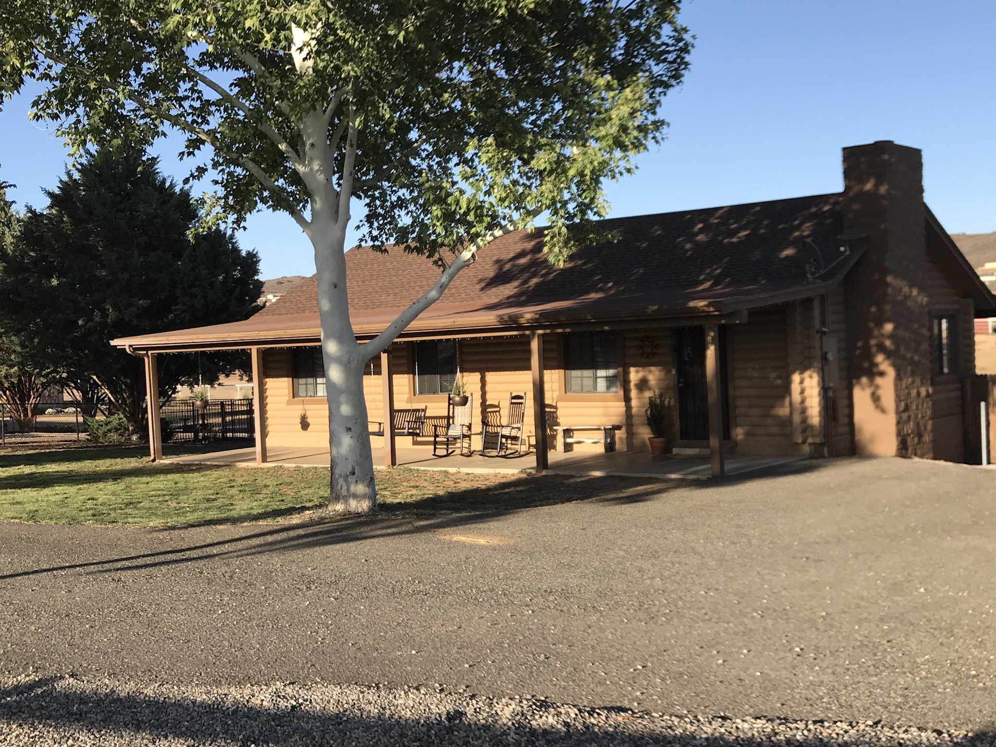 Bunkhouse Retreat in the High Desert of Dewey Az! Houses for Rent in