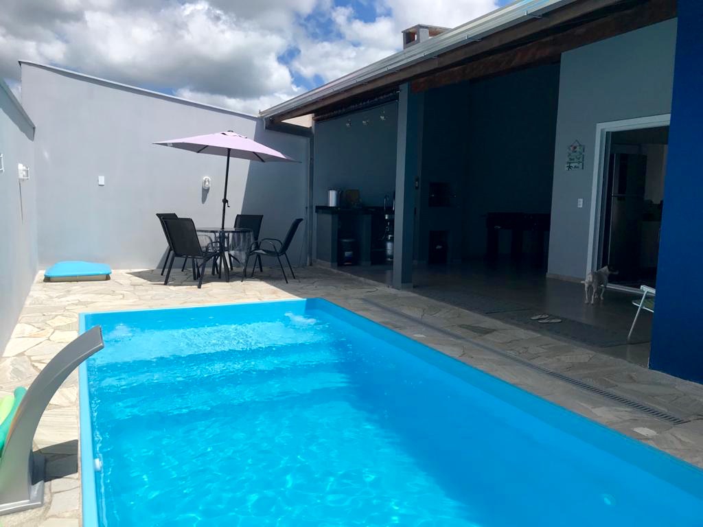House with pool on the beach of Barra do Sul.