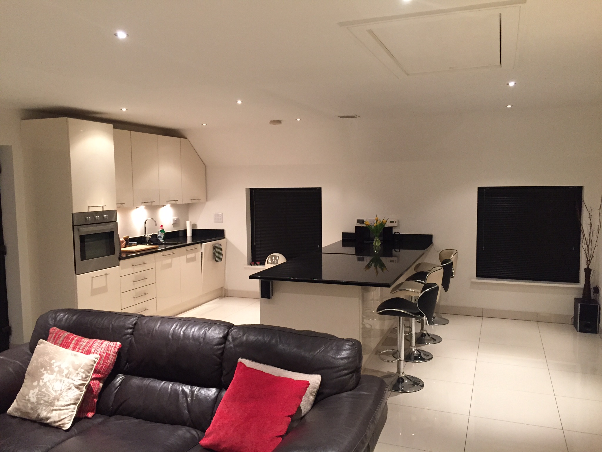 Modern Hillgrove Apt, rural area near coast & town