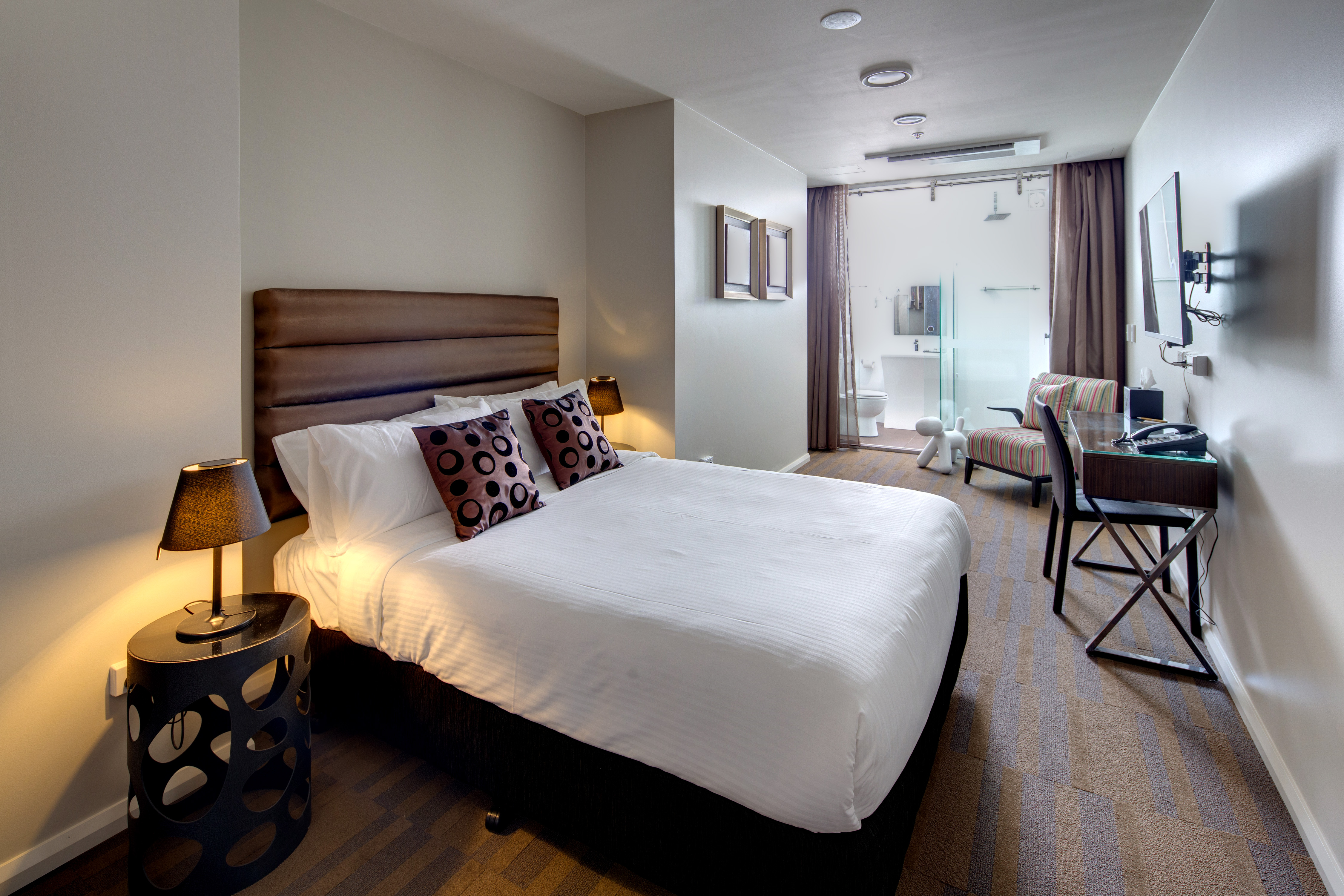 Dancing Queen - 1 Queen Bed
