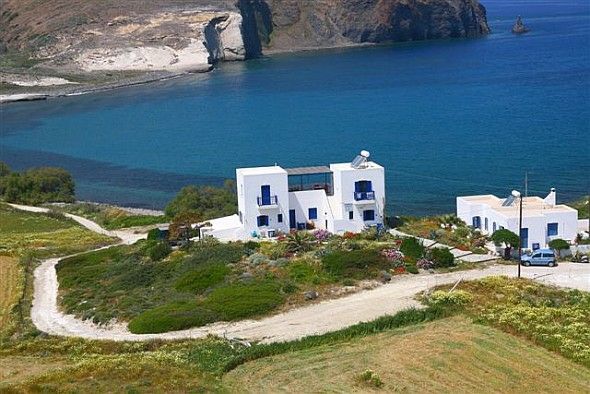 Maybe the most beautiful place on Milos! 5