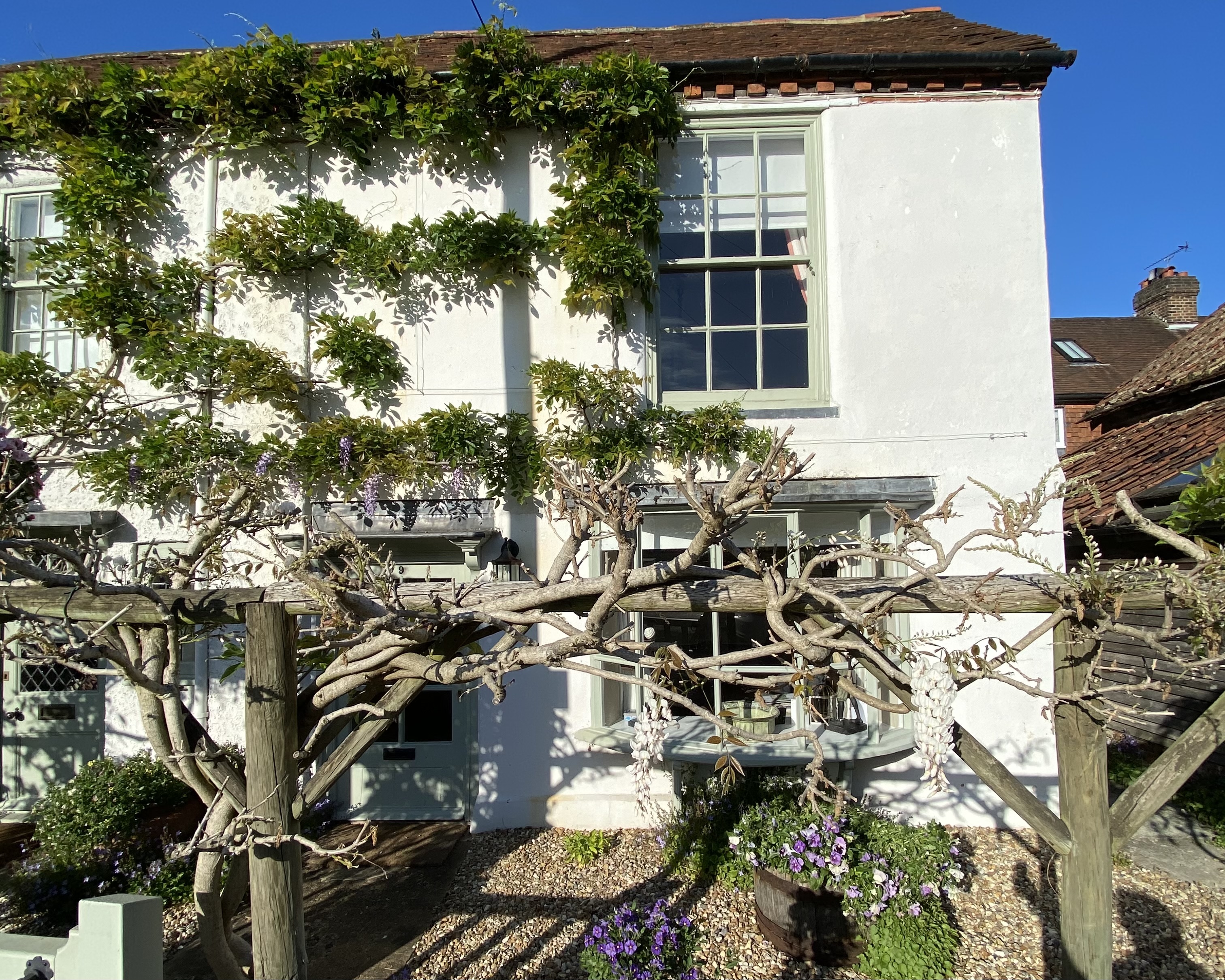 Cosy Grade II listed cottage, Ripley Surrey