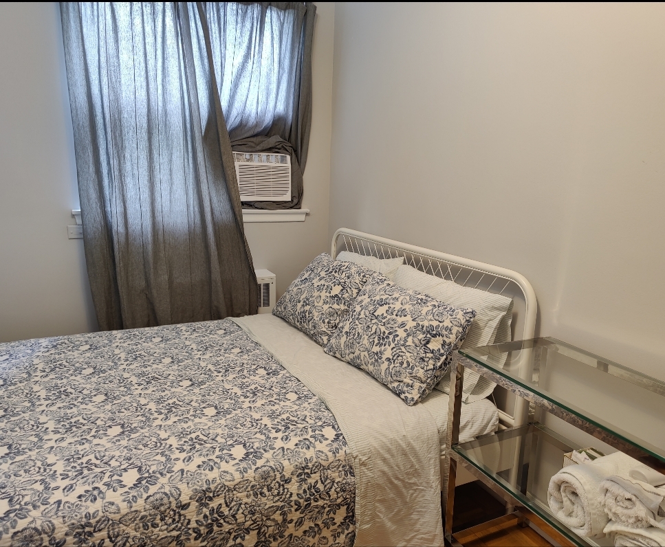 CozyPrivateBedroom in TwoBedroomAptParkingIncluded