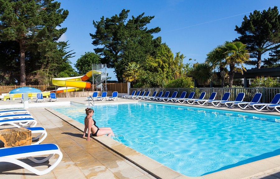 4/6 people 4* campsite with beachfront pool