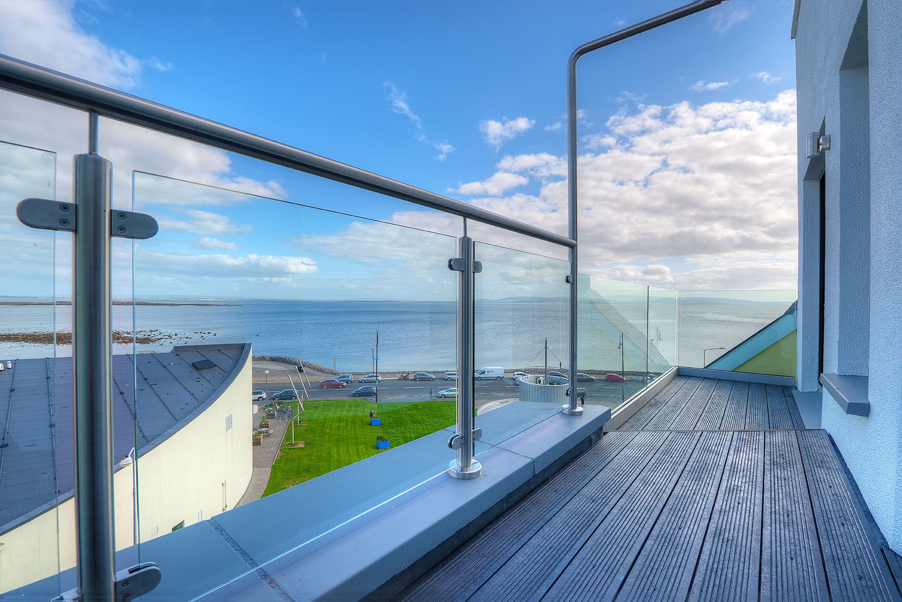 Stunning modern 5th floor apartment beside the sea