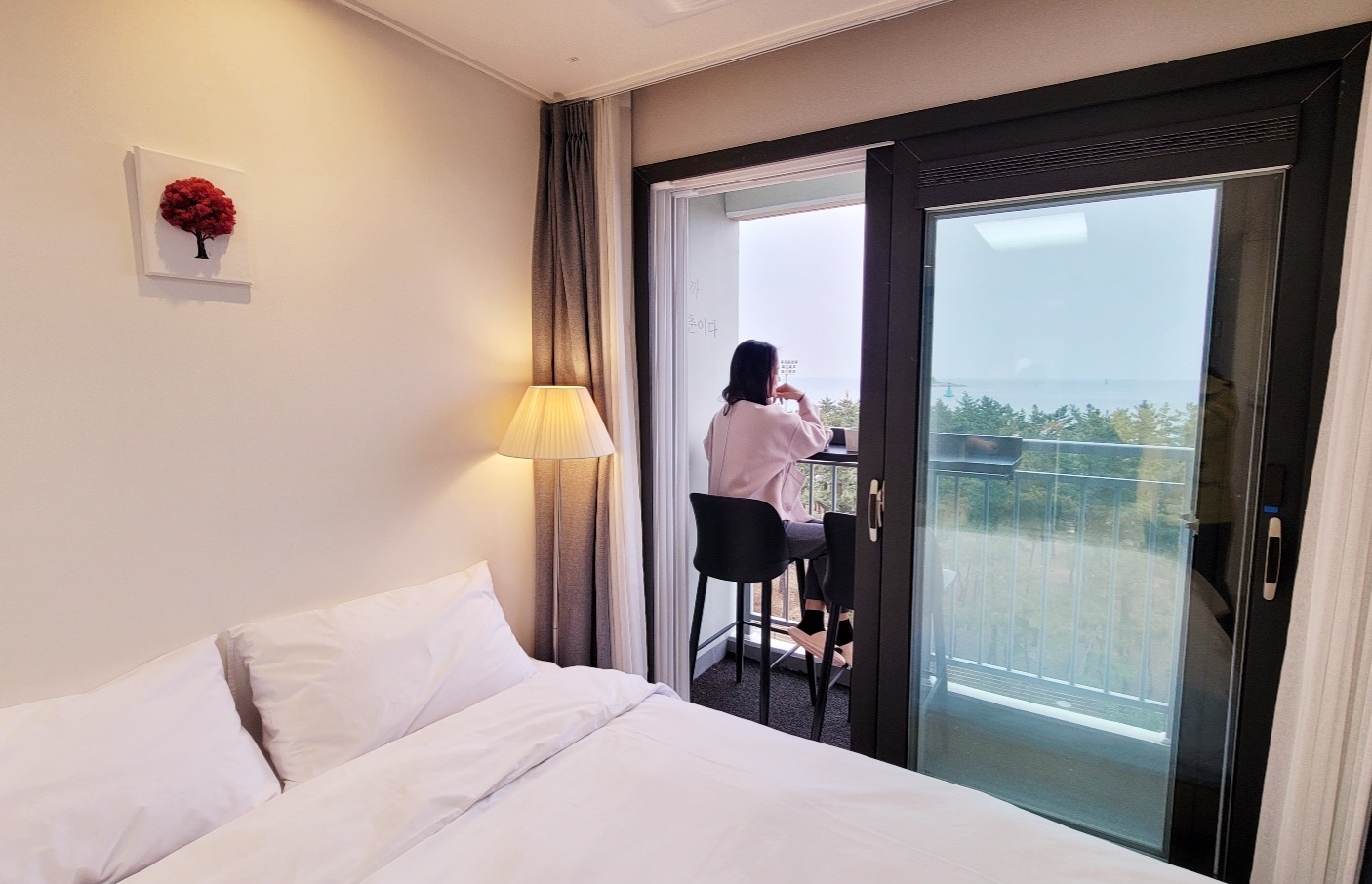 # Fantastic ocean view. Sokcho Beach + Sokchoai 30 seconds.Room sunrise available. Self check-in. Coffee machine. Long stay discount.