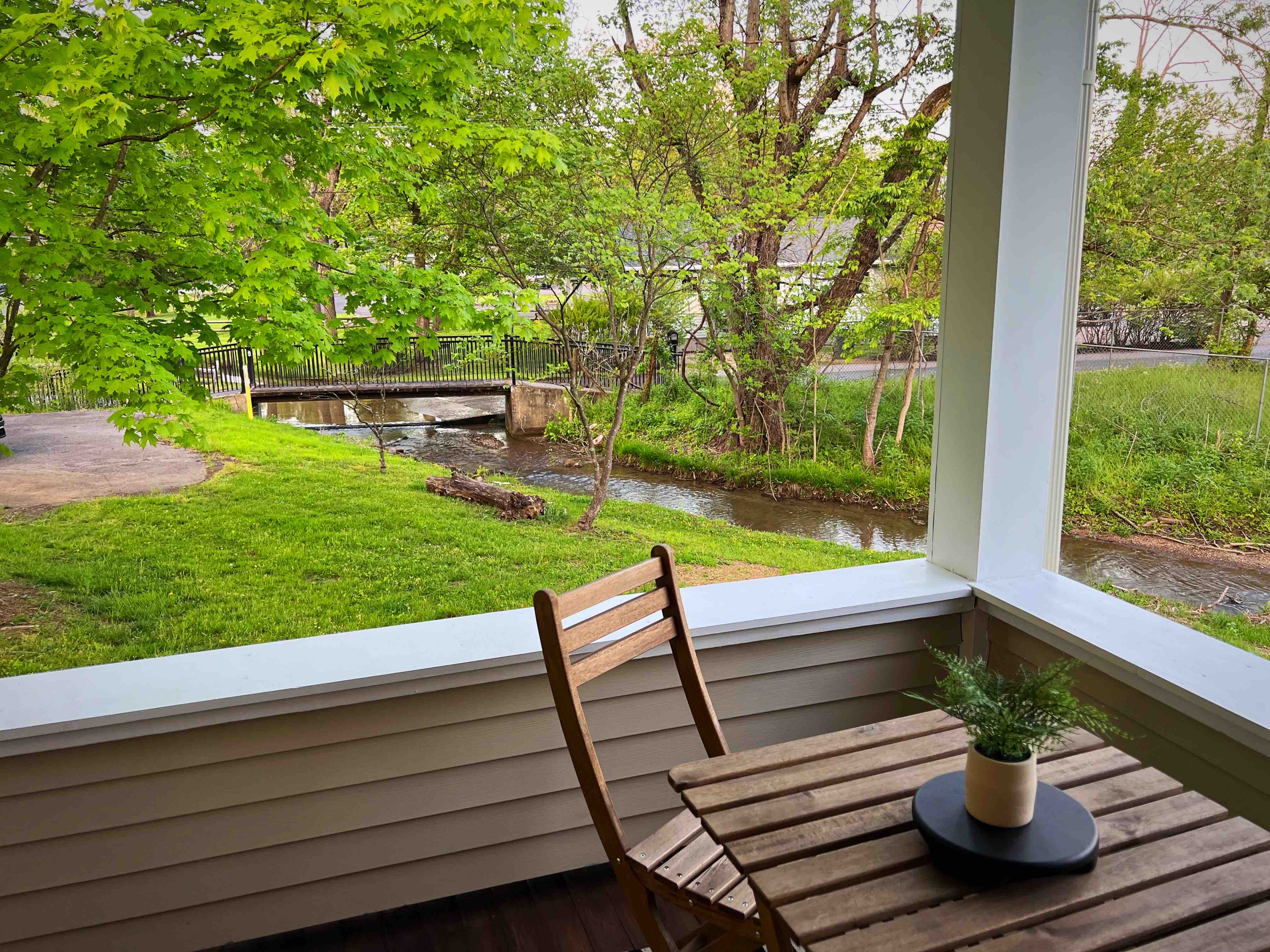 Town Creek Cottage in Downtown Abingdon