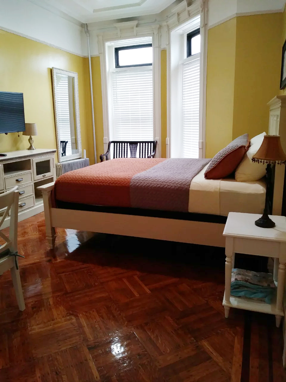 Elegant Room in Private Home