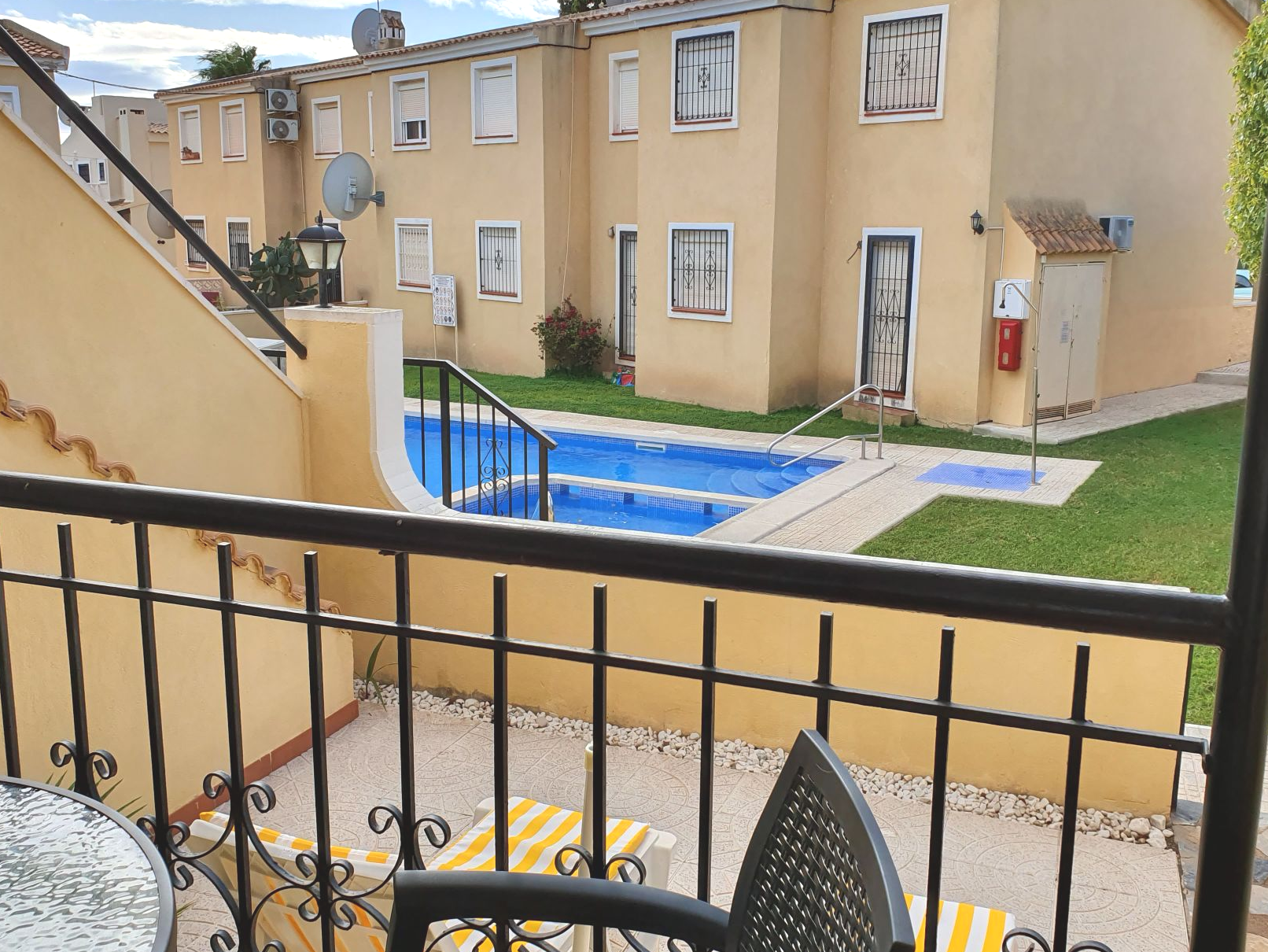 Vue piscine, Top Bungalow plain-pied, sud, Wi-Fi.