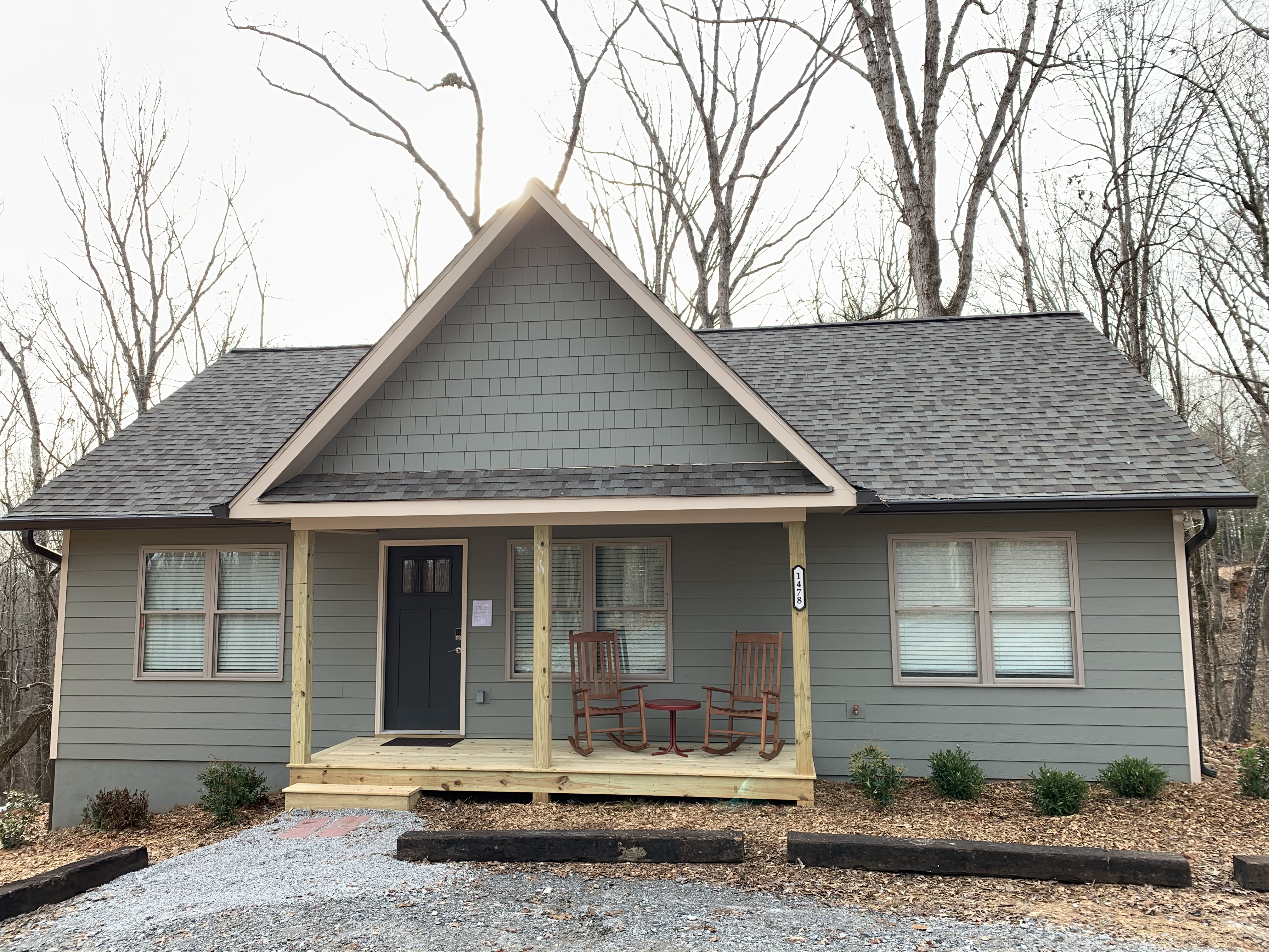 LoneBear Cottage1  Historic Dahlonega & Wineries!