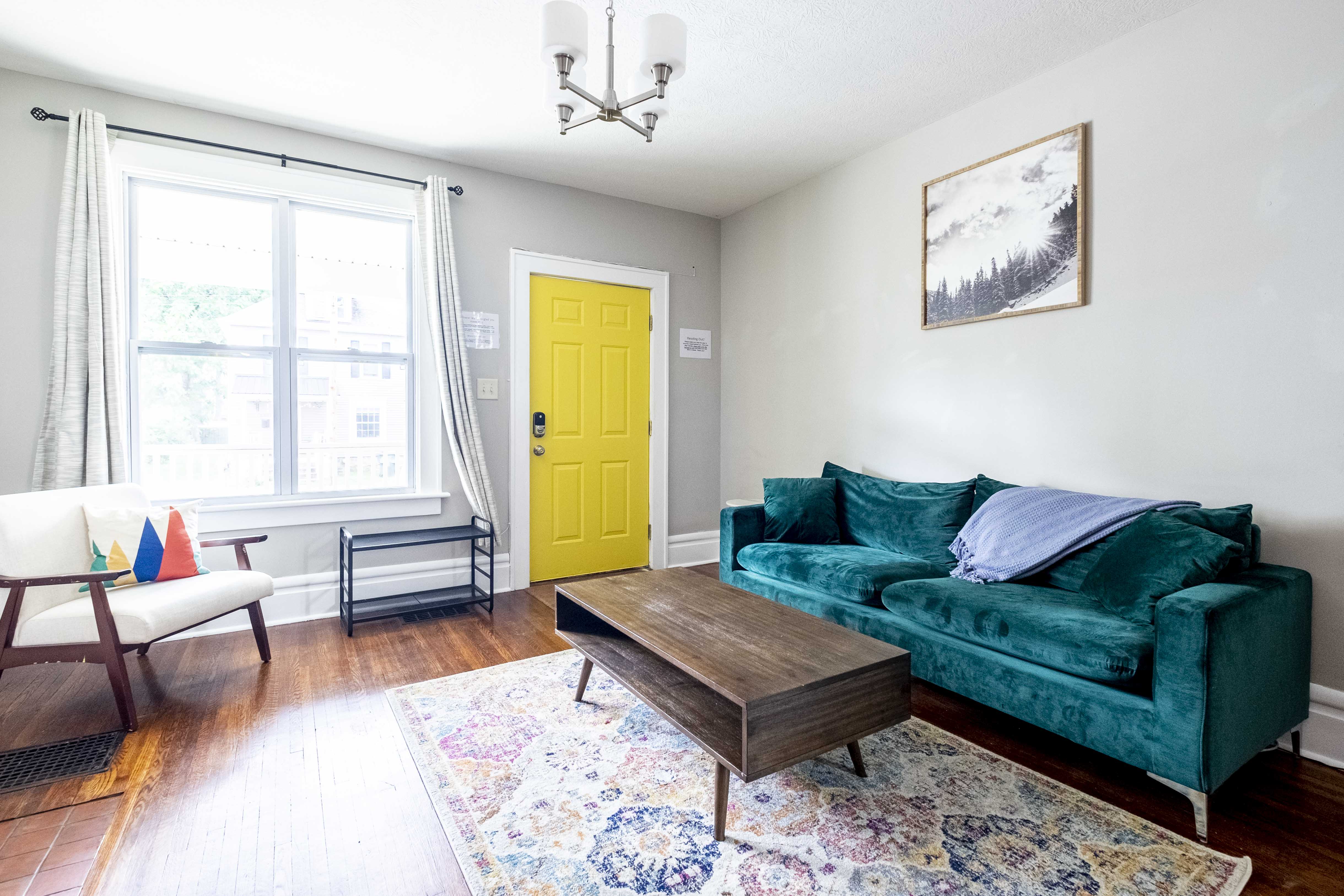 Modern & Large ❤️ 10 Bed / 4 Bath | Host 26 Guests in Near North/University, Columbus