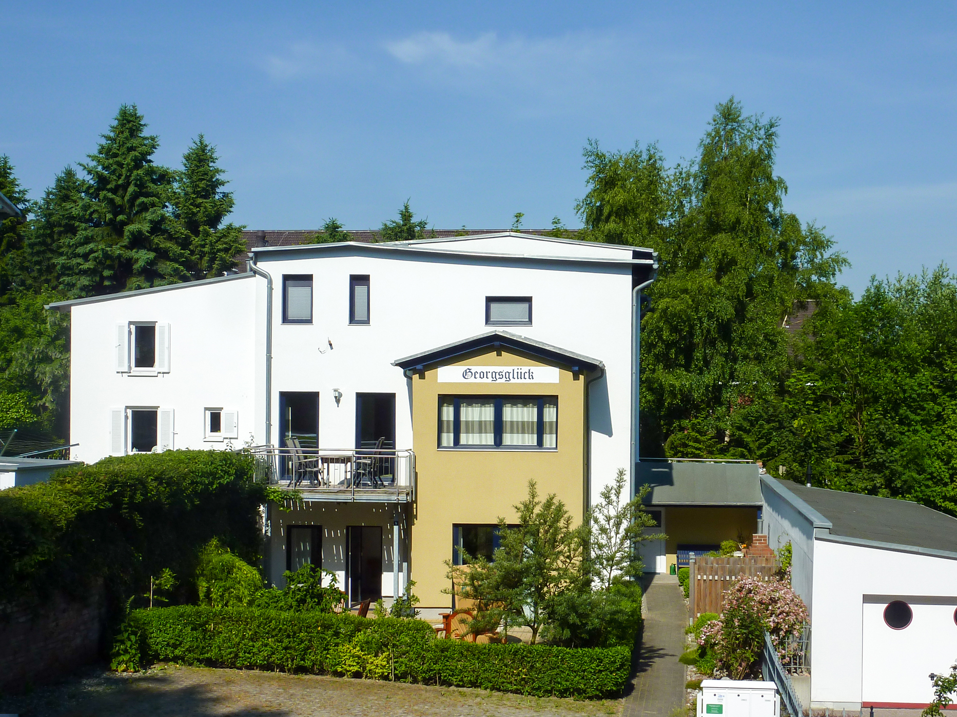 Renovated old building, near the forest - Beachfront - Terrace