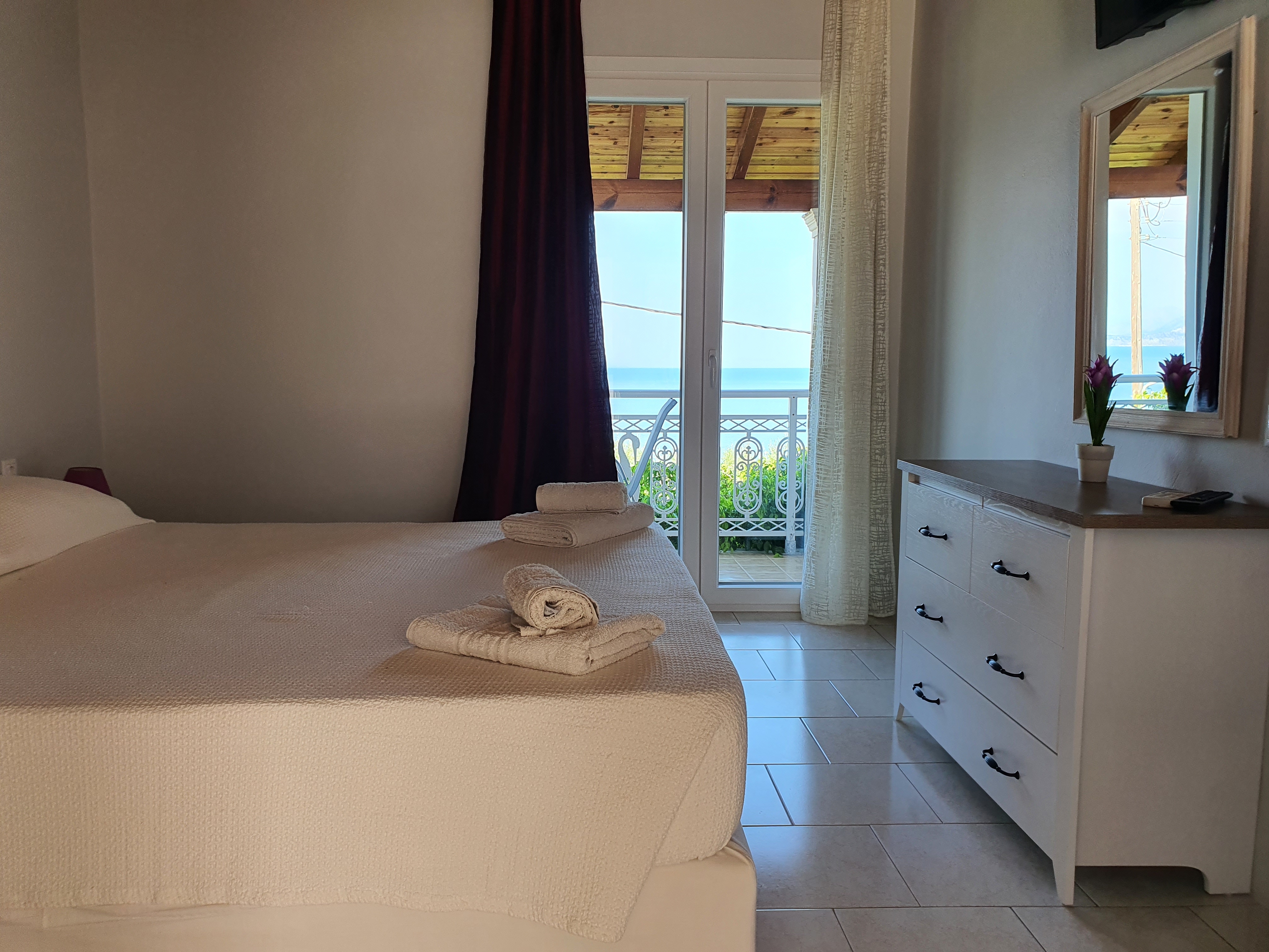 2 person apartment with view of the ionian sea