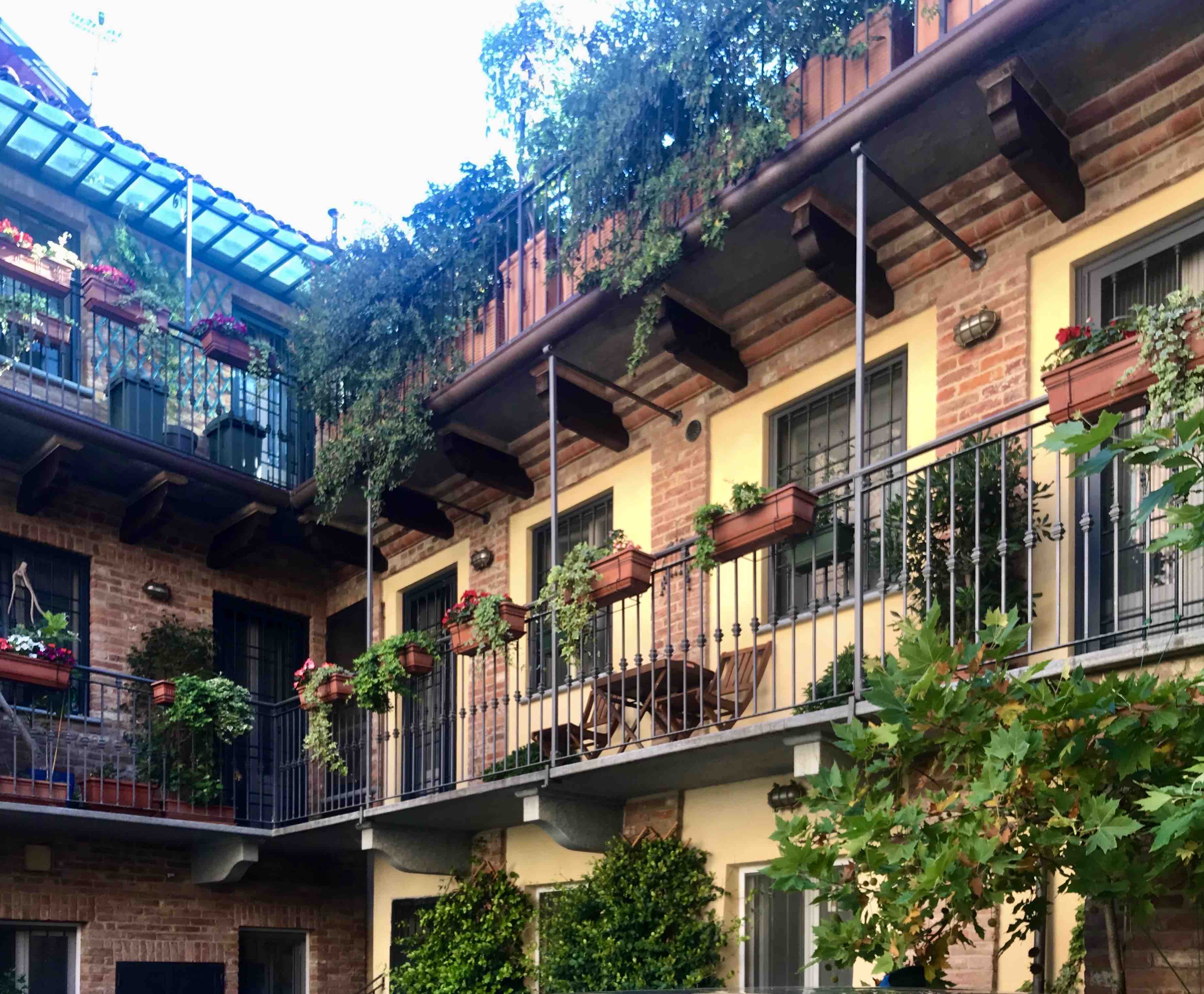 La casetta in courtyard