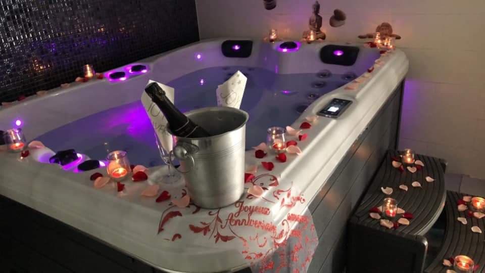 Gite 4 pers sauna spa private jacuzzi