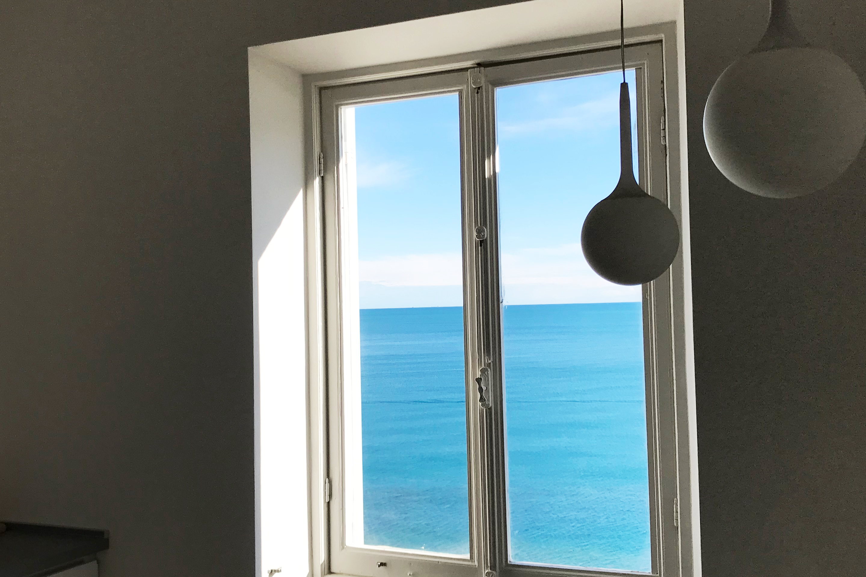 apt. ocean view front main beach