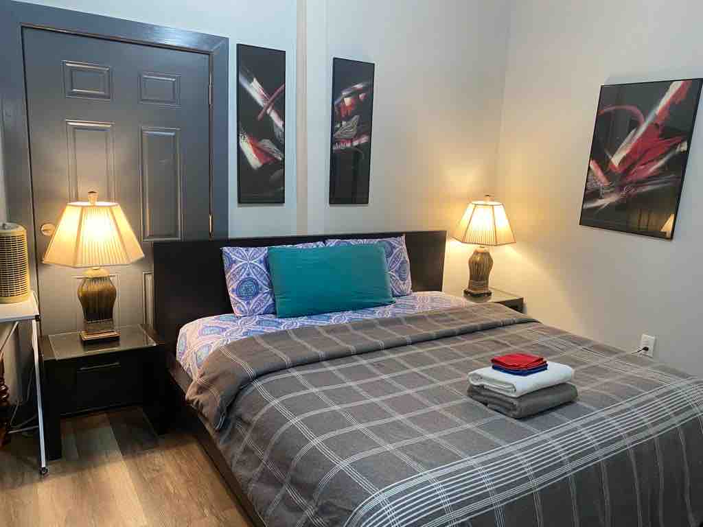 IVY ROOM “A3” 8 MINS TO AIRPORT/PENN/EWR/RUTGERS. in West, Newark