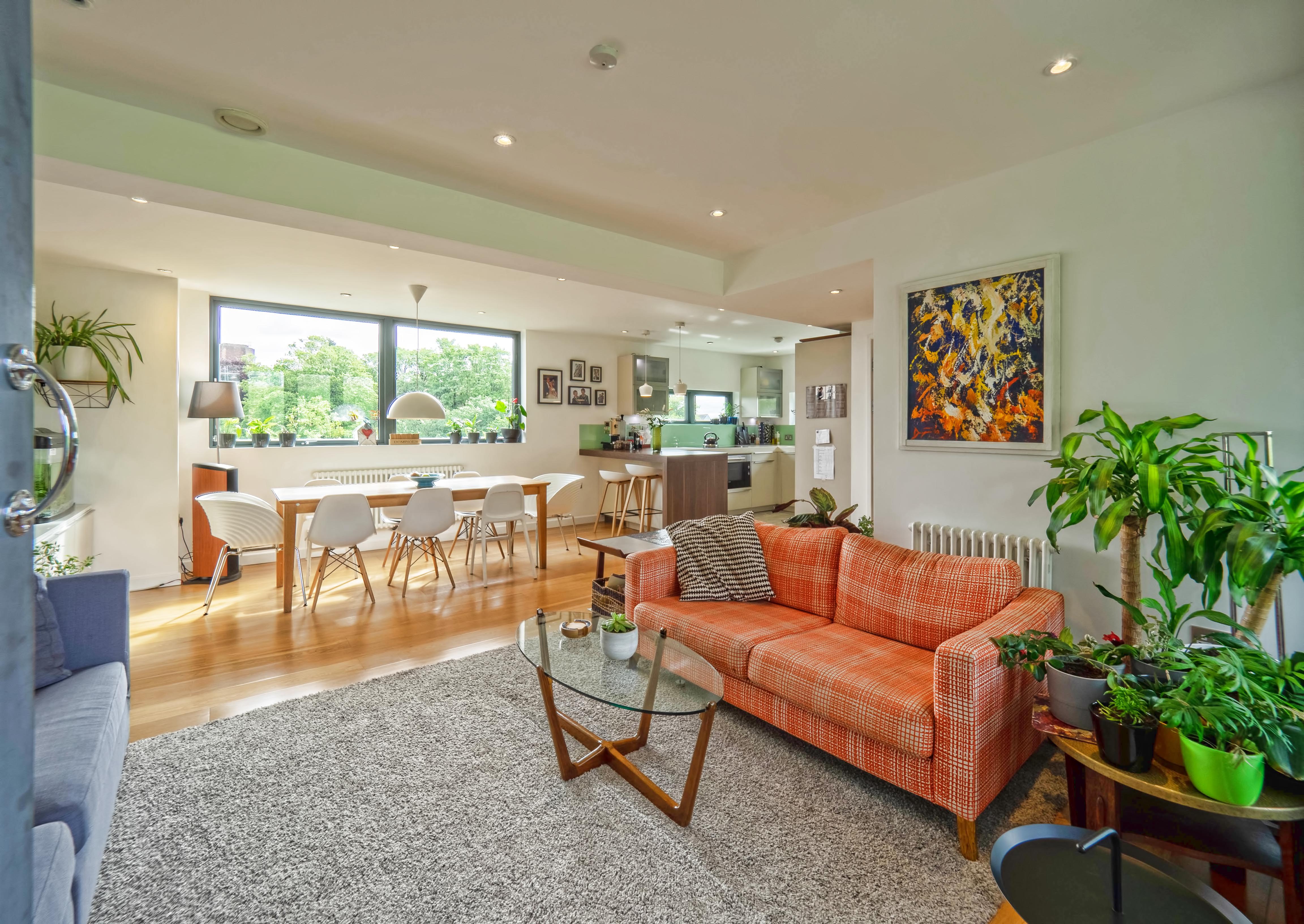 Whole Modern Family London Home with hot tub