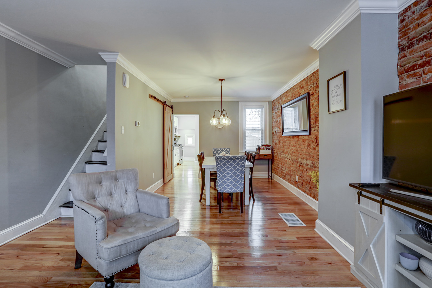 Rustic & Renovated Row Home in Downtown Lancaster Townhouses for Rent