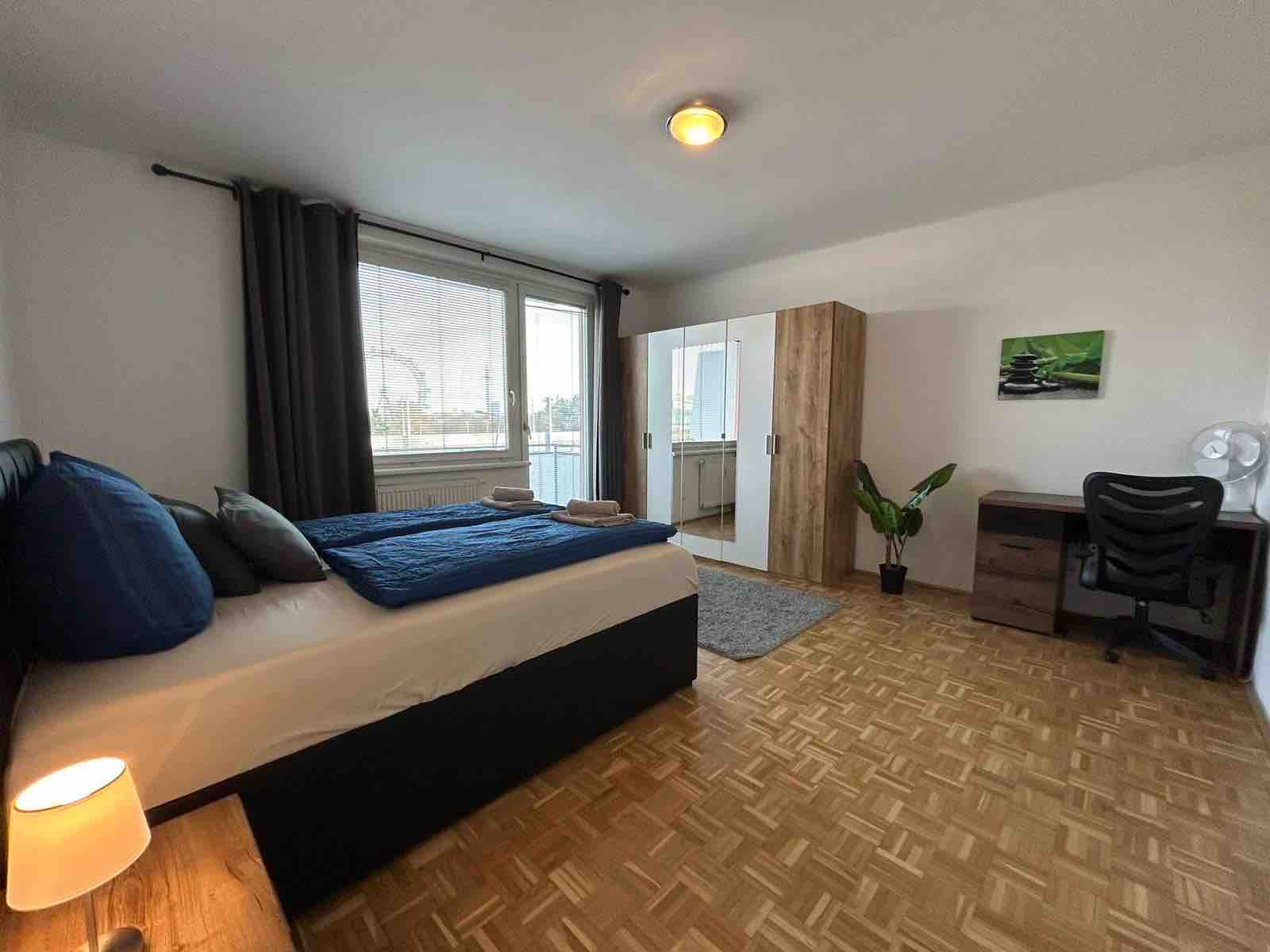 T9R1 Private Bedroom w. balcony near City Center