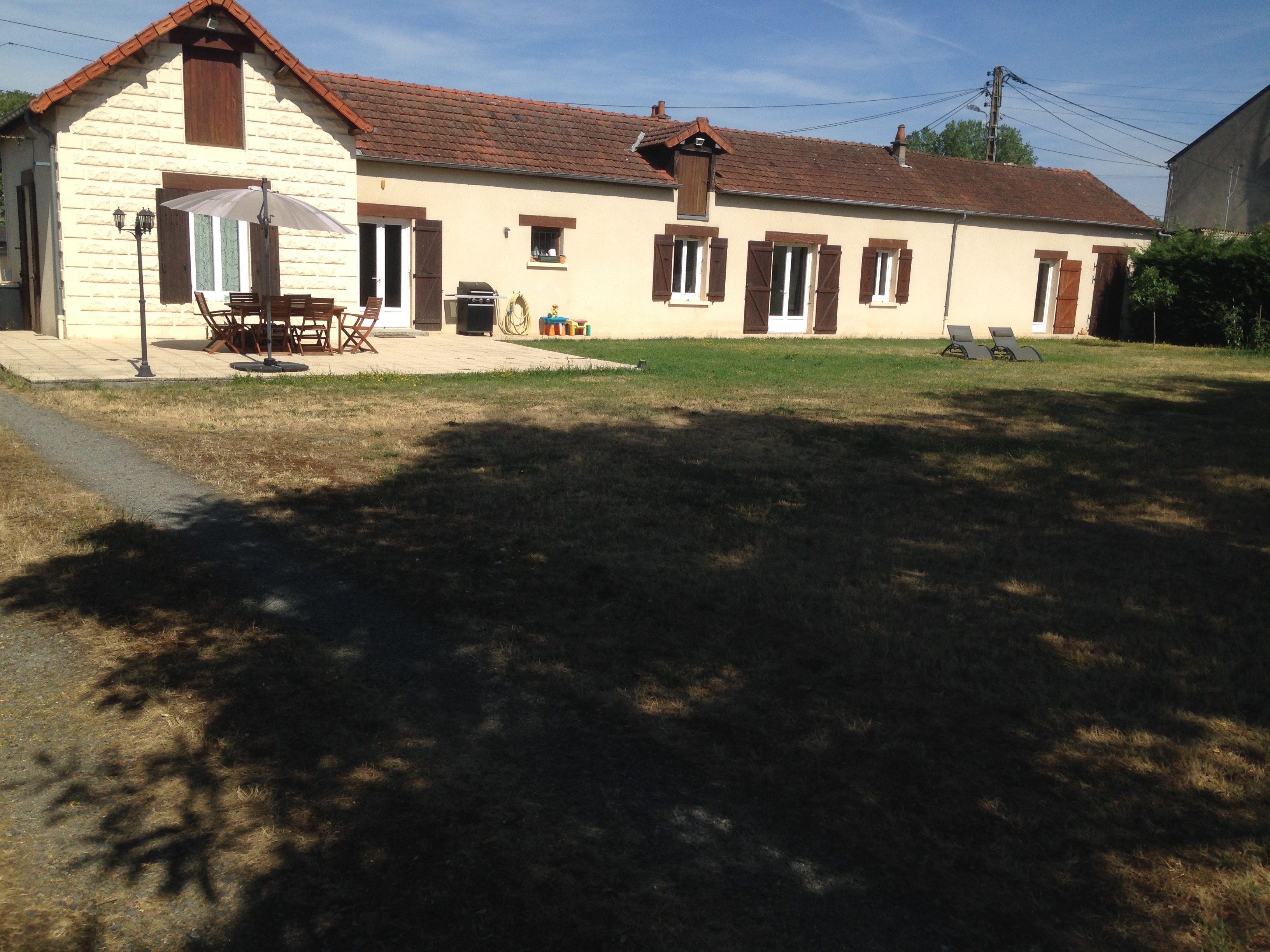 Pretty renovated longhouse with large garden