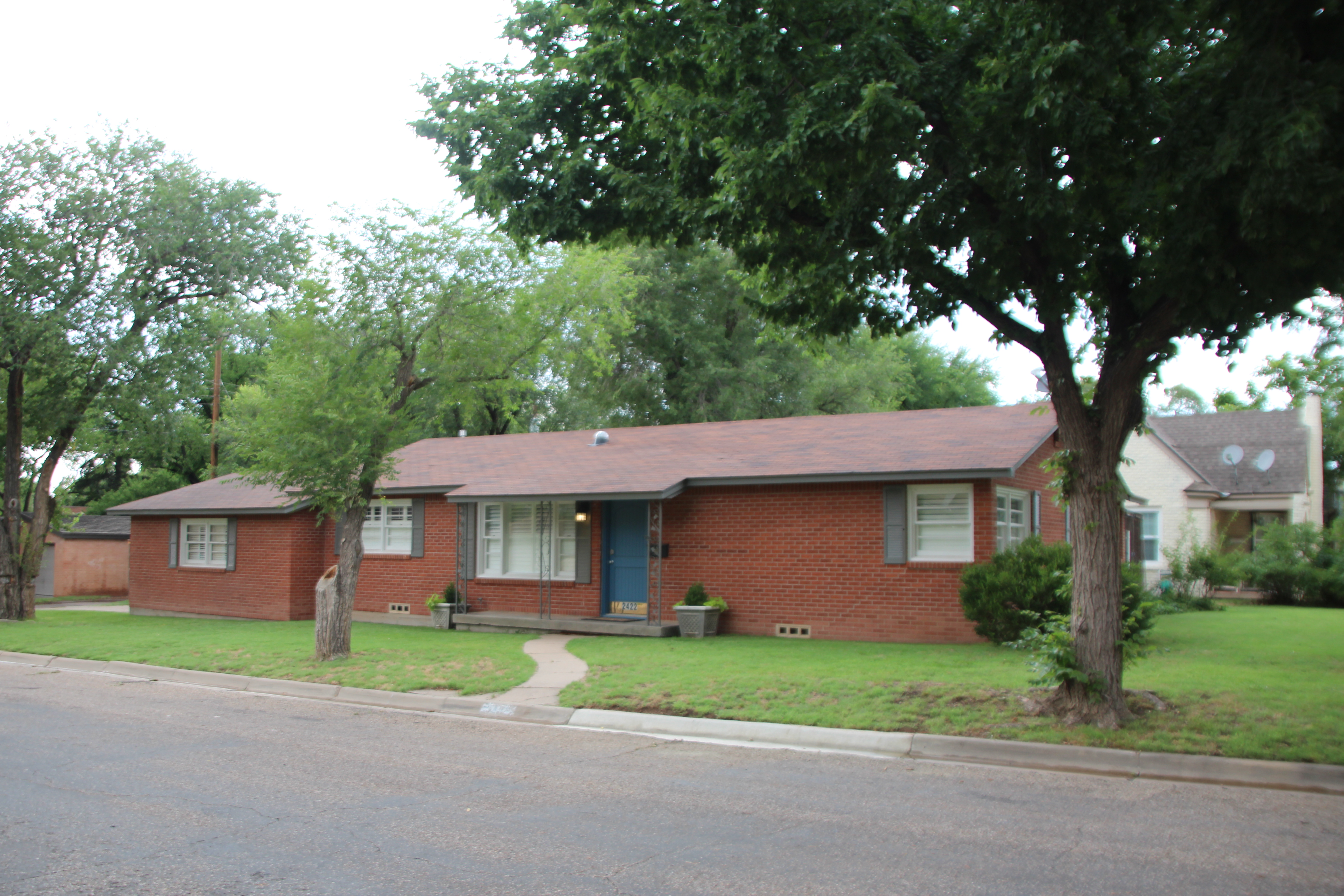 JoJo's House w/2car gar,  blocks from I40, I27, AC