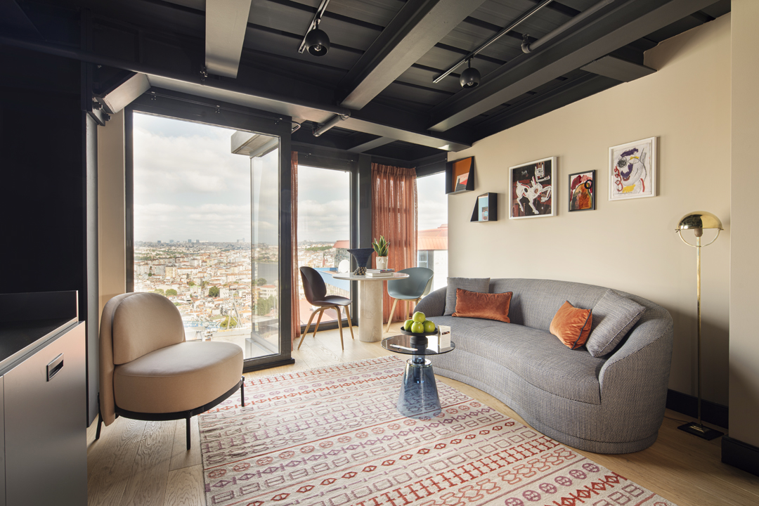 2 Bedroom Apartment with Perfect View & Location
