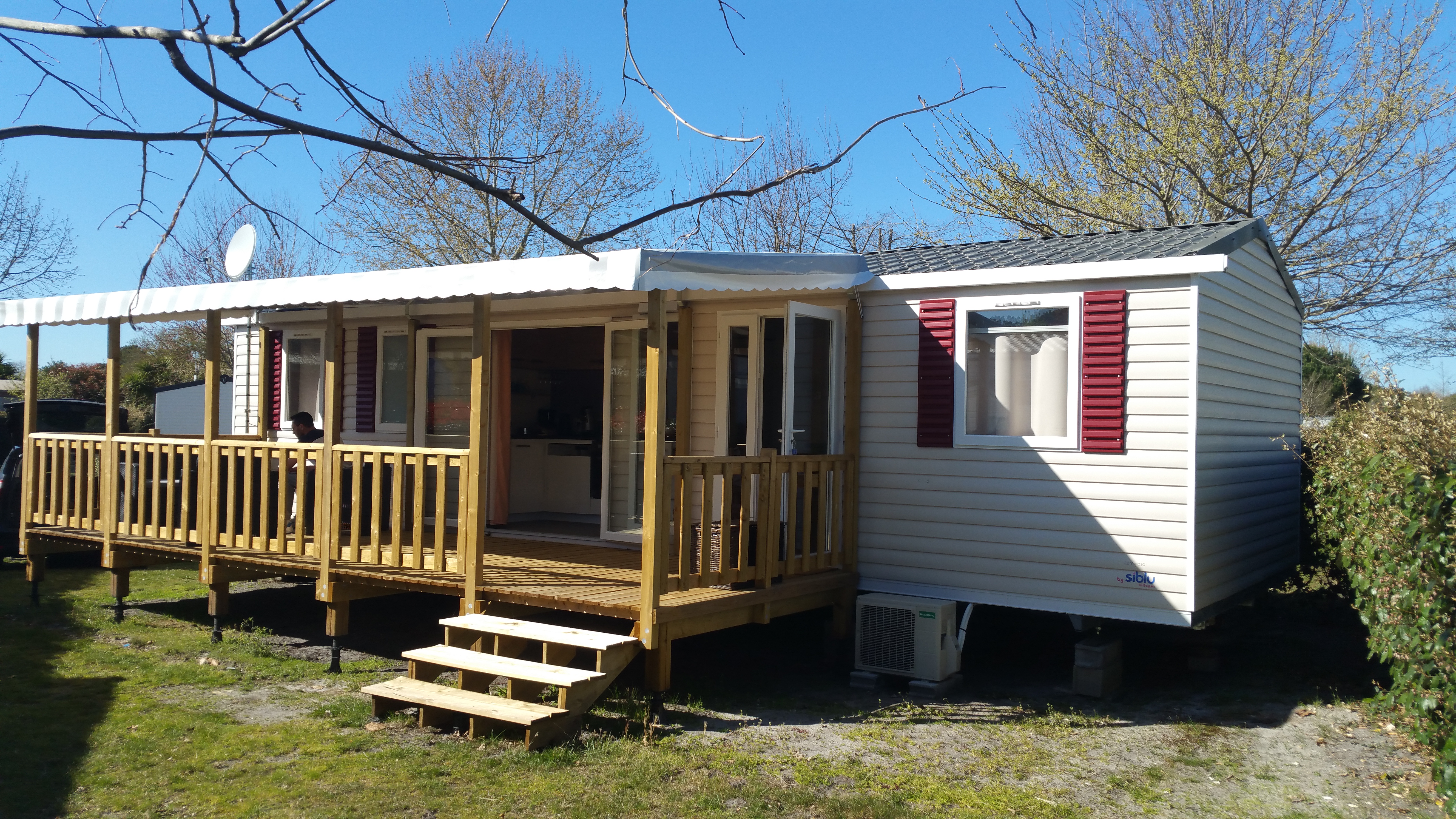 Mobilhome   6 people between ocean, lake and nature