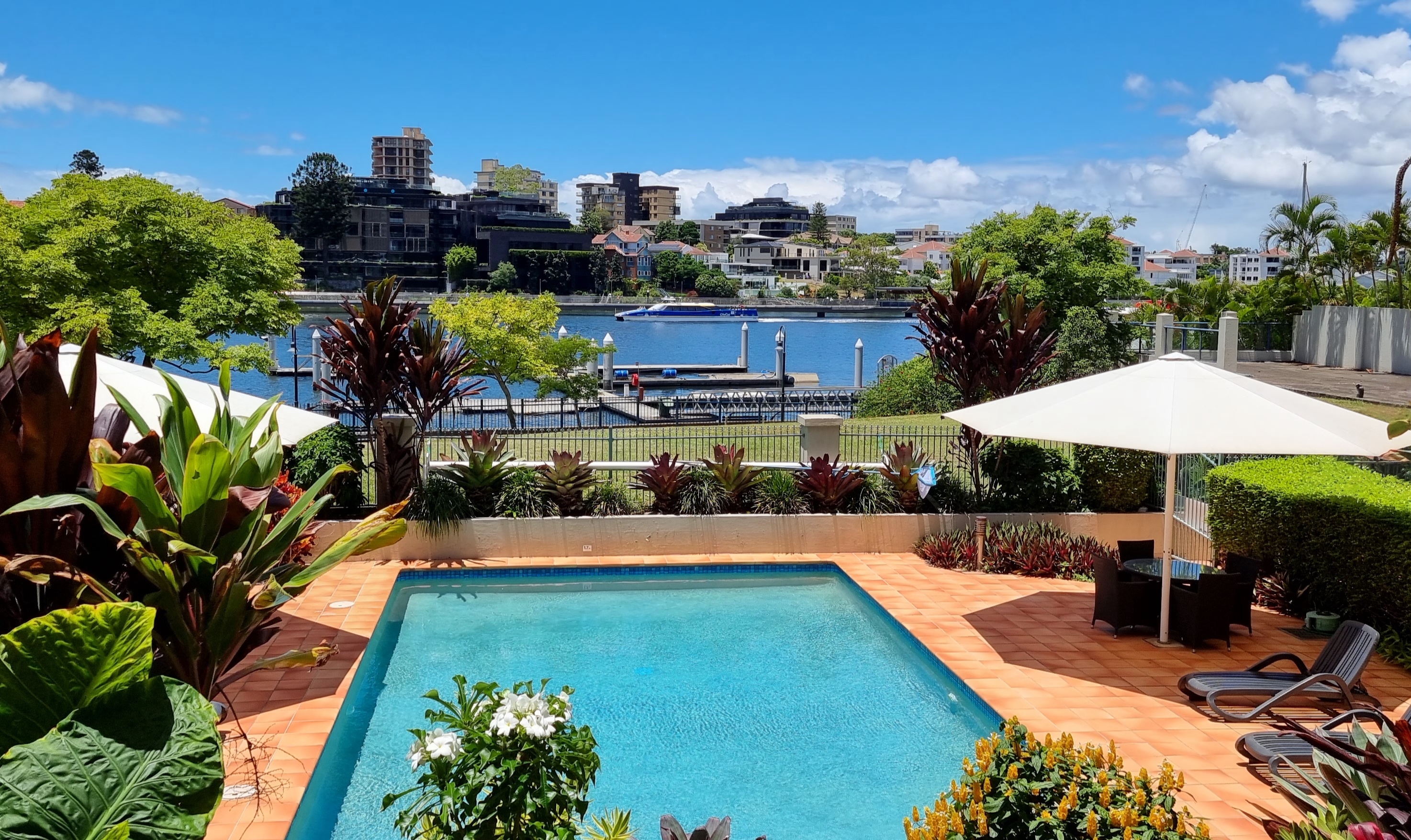 Riverfront home near the Story Bridge in Kangaroo Point, Brisbane