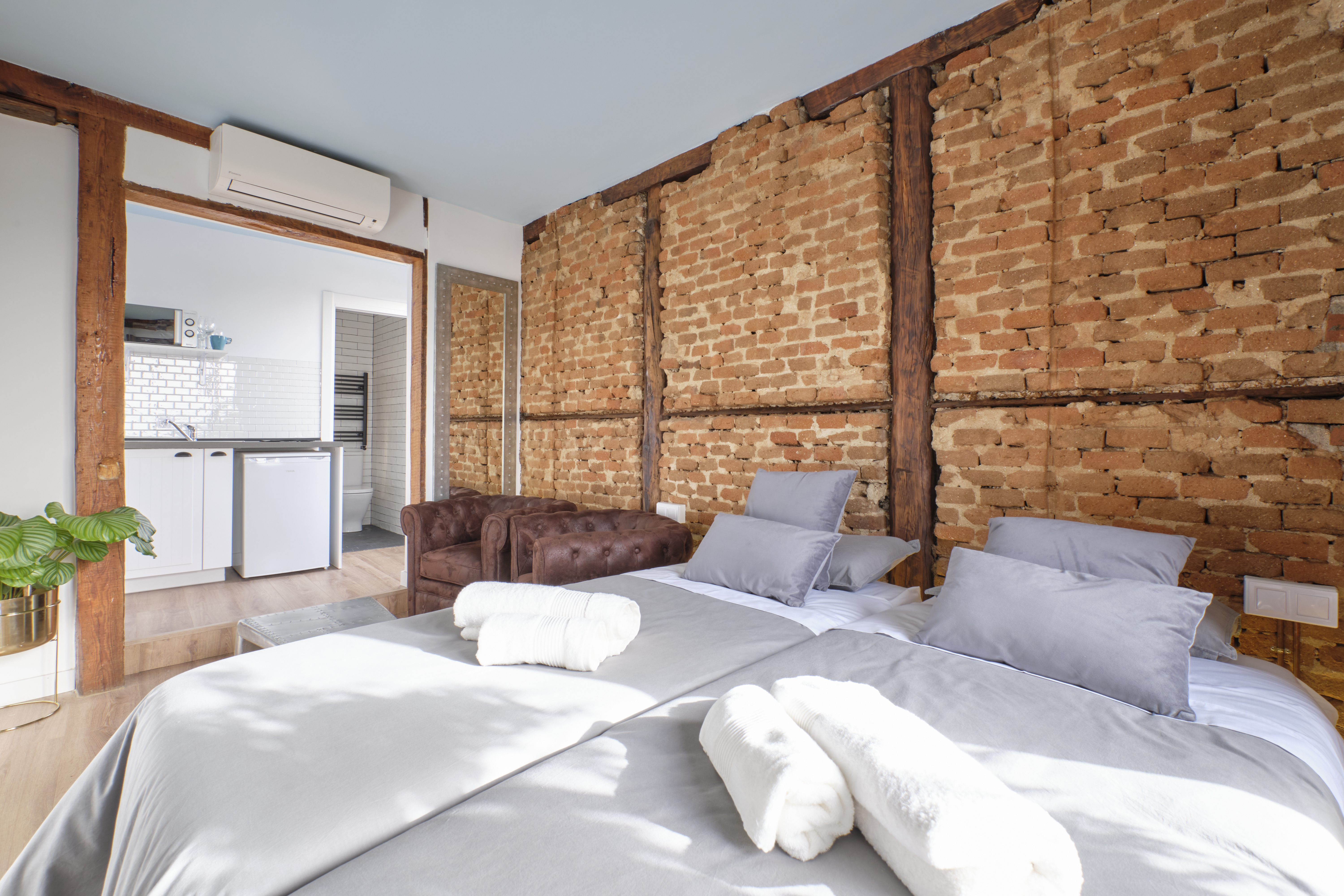 Top Location-Bright -WiFi-A/C-SmartTV