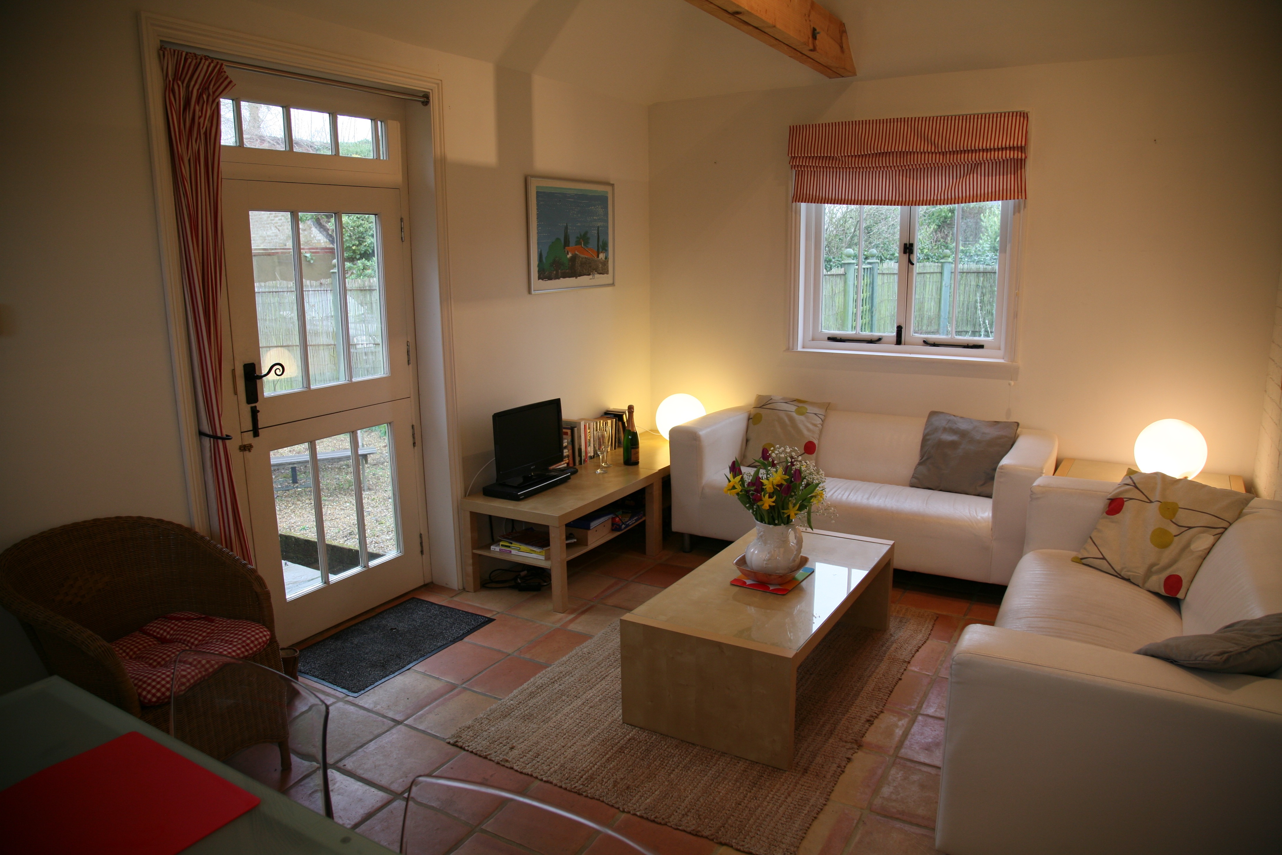 Twyne is a cosy rural cottage. Converted stables