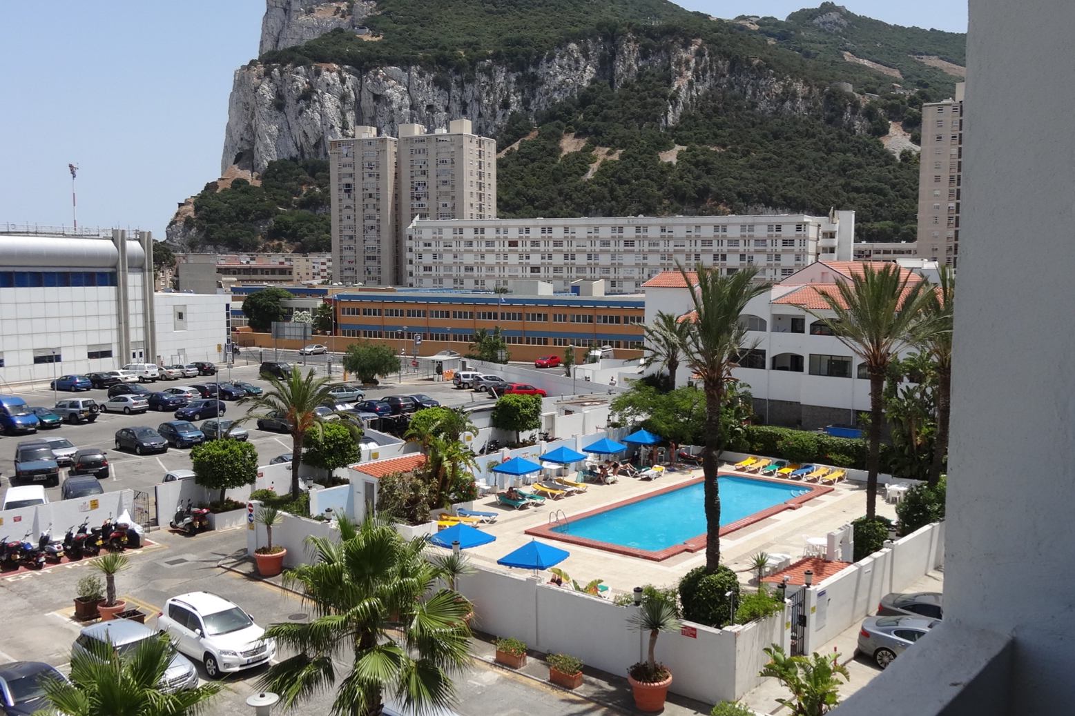 Sunny apartment in wonderful Marina setting